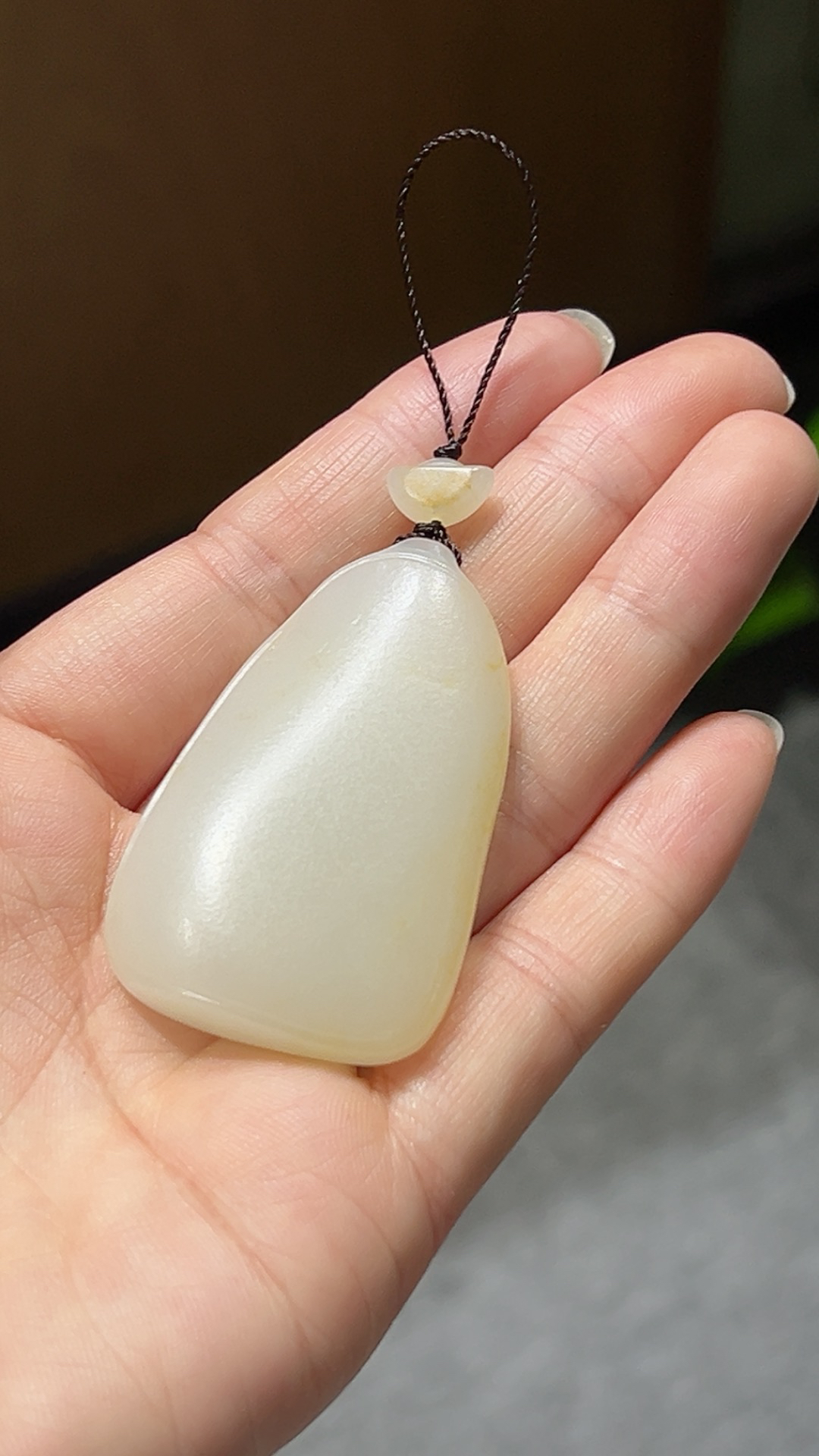 籽料｜满皮｜平安无事牌

重30.4克 尺寸51*32*11m m