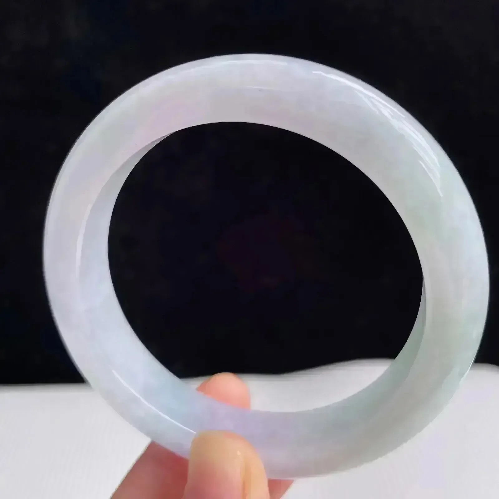 55.7mm自然光拍摄天然翡翠A货好种水正圈手镯 58.29克