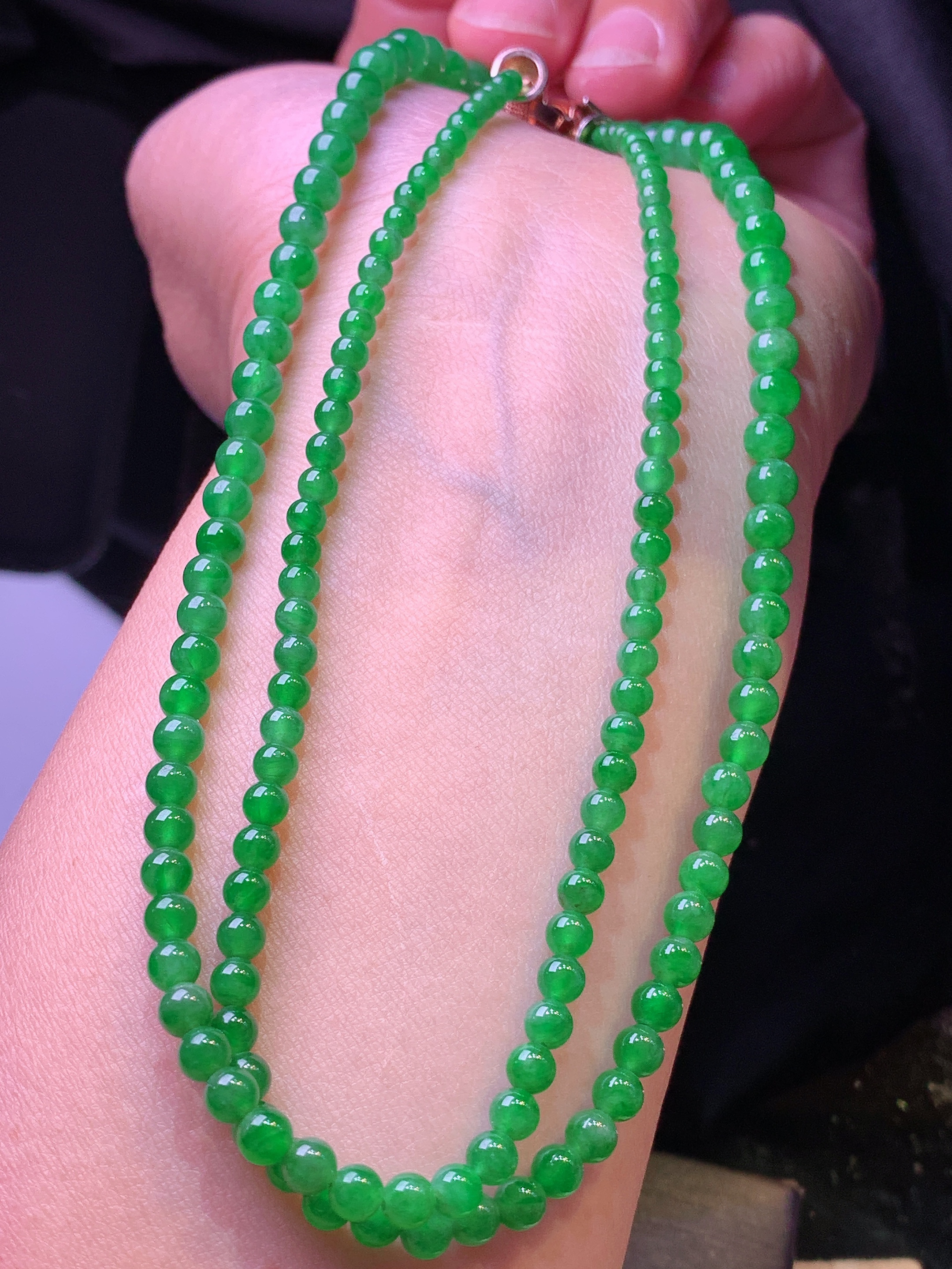 满绿圆珠项链 玉质细腻 色泽艳丽 整体尺寸4.6g1