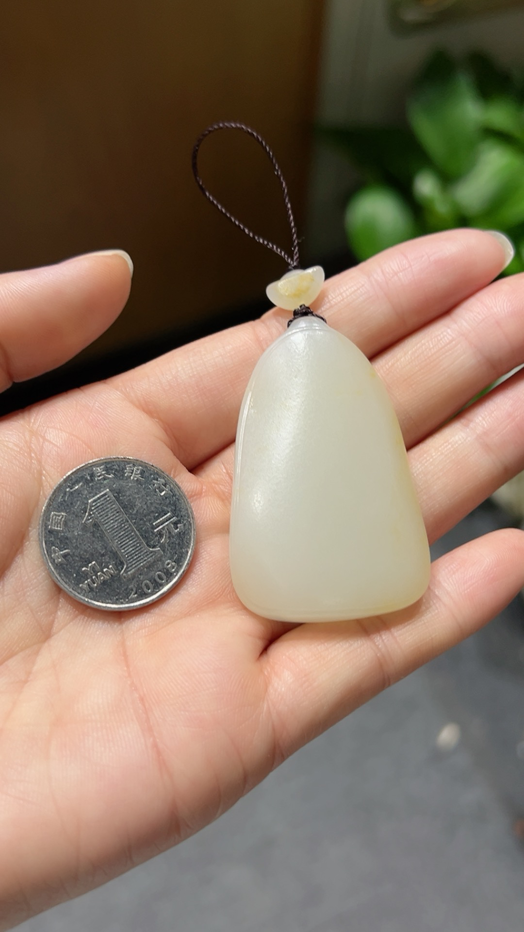 籽料｜满皮｜平安无事牌

重30.4克 尺寸51*32*11m m