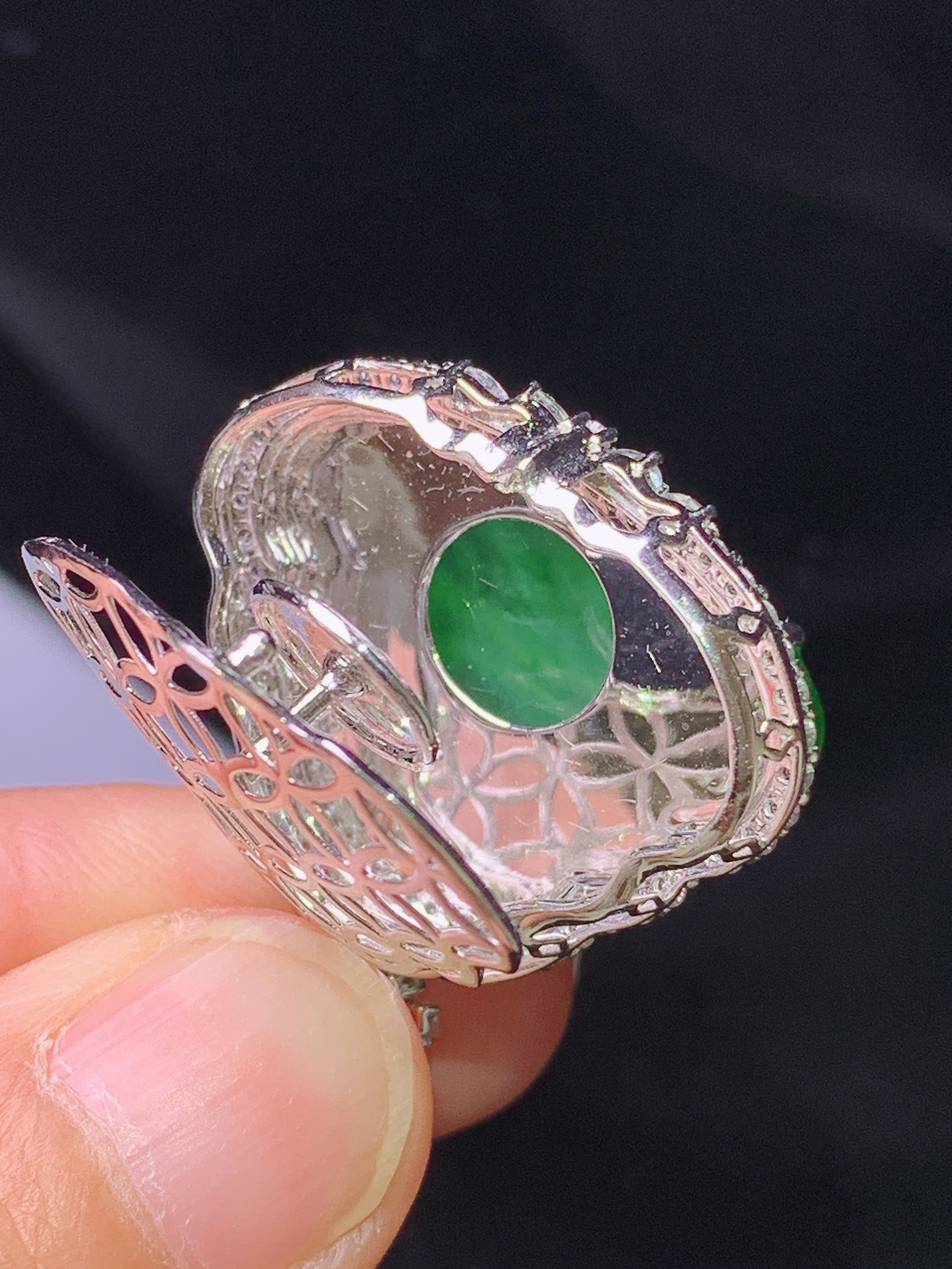 18k金钻镶嵌翠绿佛公吊坠 玉质细腻 色泽艳丽 整体尺寸28.8*27.3*10.5yz