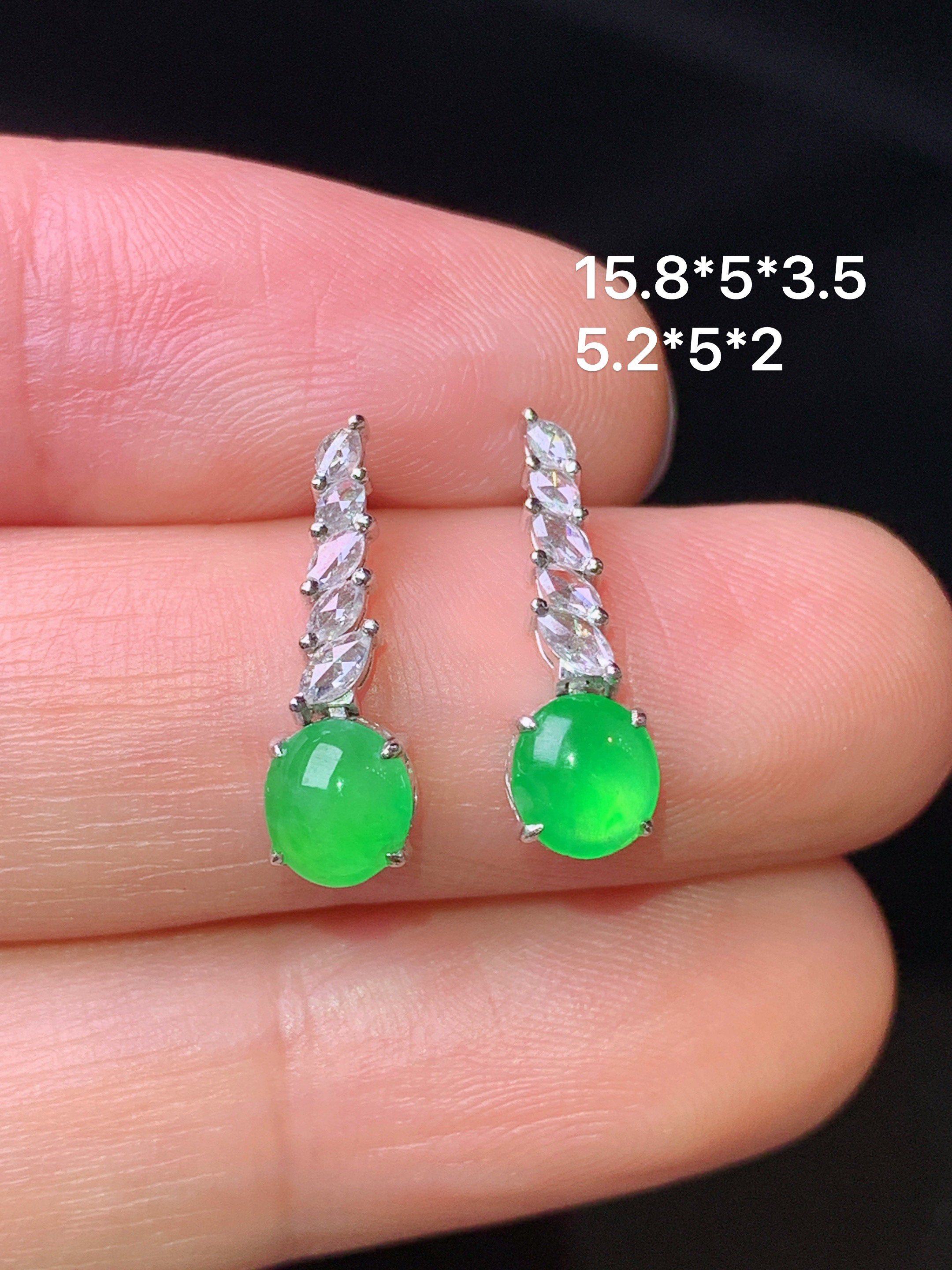 18k金钻镶嵌满绿蛋面耳坠 玉质细腻 色泽艳丽 整体尺寸15.8*5*3.5g1