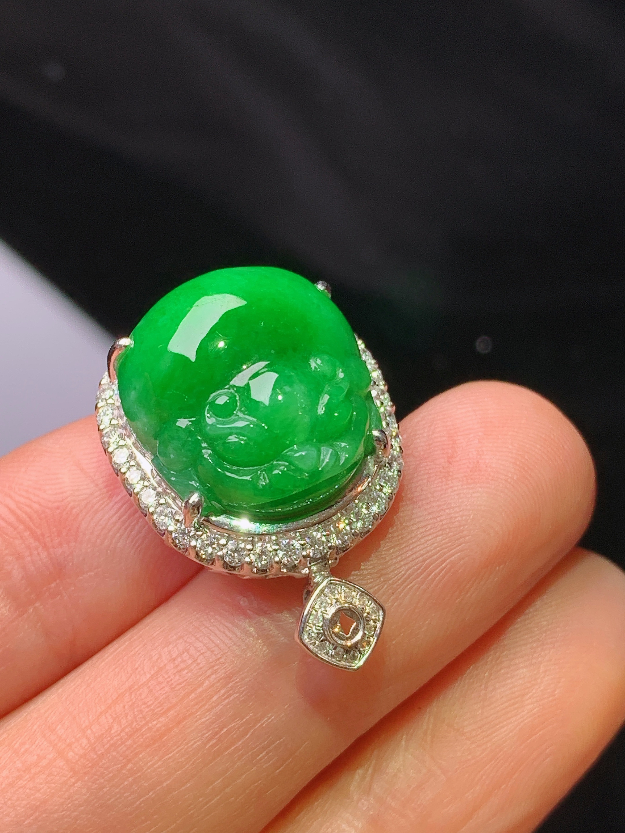 18k金钻镶嵌满绿貔貅戒指 玉质细腻 色泽艳丽清新 水润亮眼 圈口14.5 整体尺寸25*17.7*13.6b1