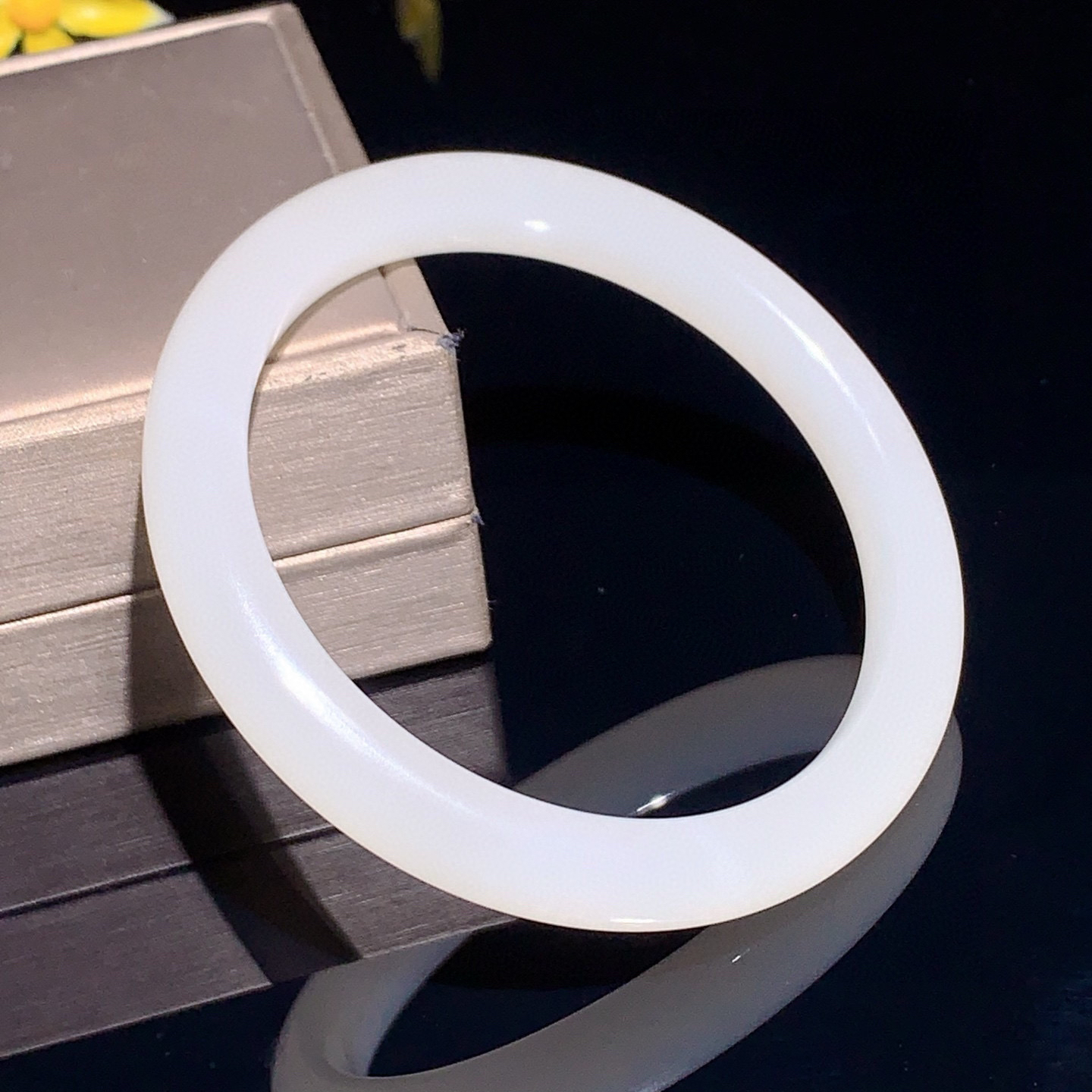 和田玉60圈口羊脂白玉手镯！玉质细腻油润 底色纯净 脂粉好，品质高