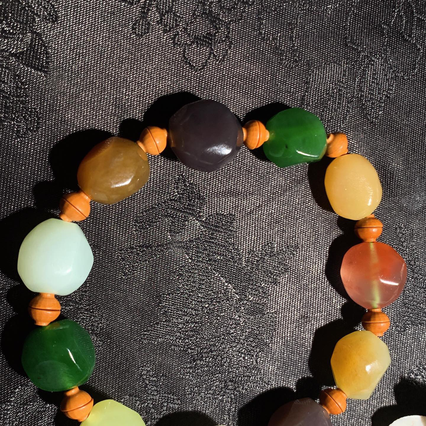 新疆和田玉且末糖随形多宝手串！单颗尺寸12/9！玉质细腻油润。手推出油。佩戴高端典雅。lt260313