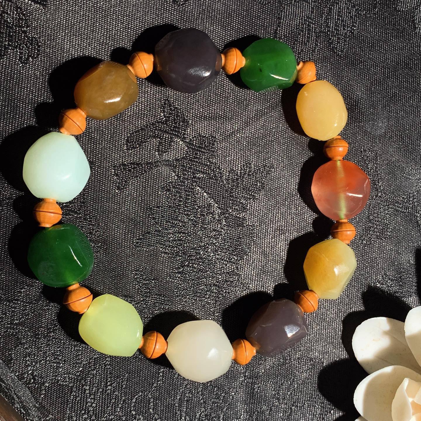 新疆和田玉且末糖随形多宝手串！单颗尺寸12/9！玉质细腻油润。手推出油。佩戴高端典雅。lt260313