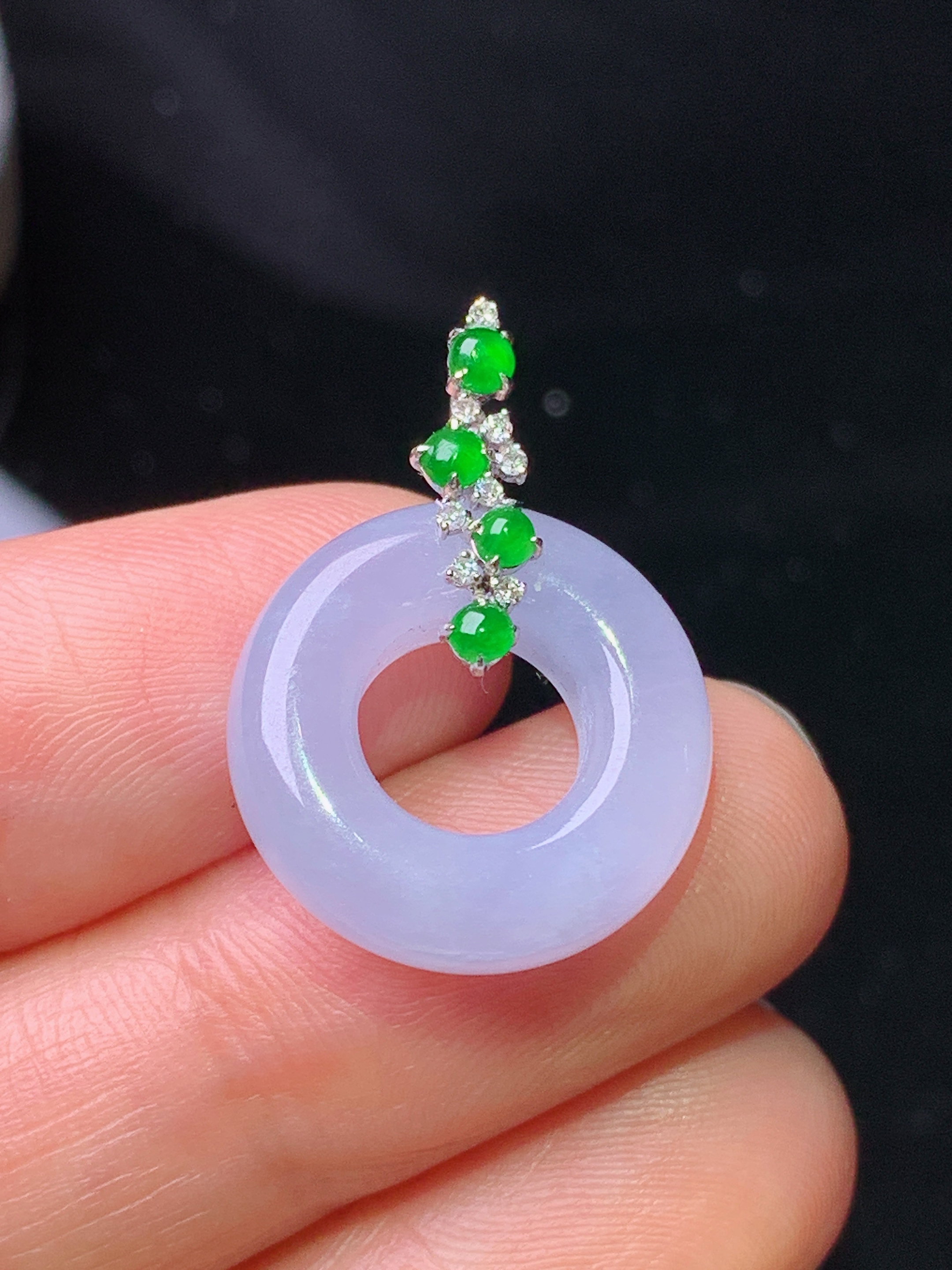 18k金钻镶嵌紫罗兰平安环吊坠 玉质细腻 色泽艳丽清新 水润亮眼 整体尺寸24.3*17*5.5b1