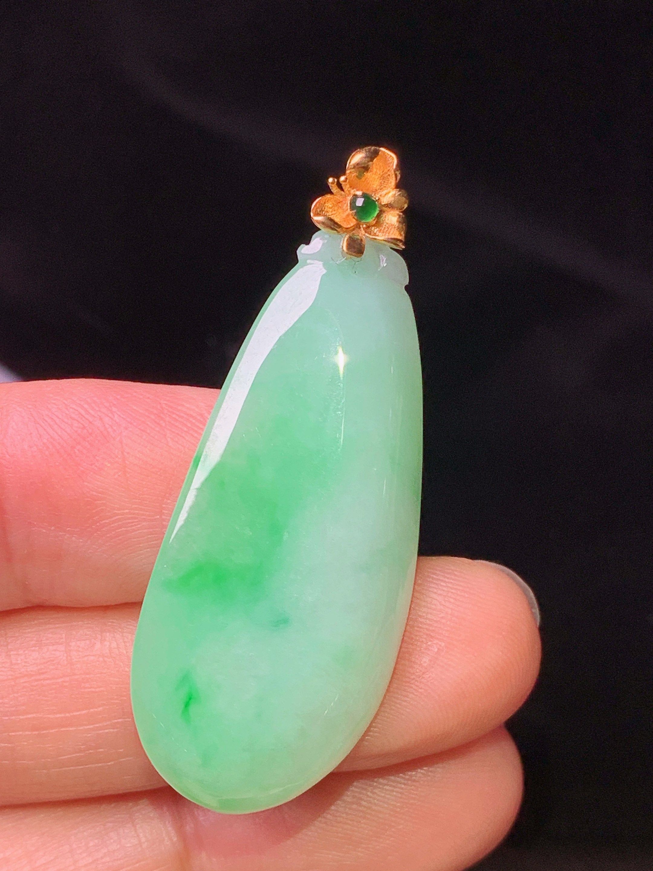 18k金镶嵌飘绿福瓜吊坠 玉质细腻 色泽艳丽 整体尺寸42.2*16.5*5.5j1