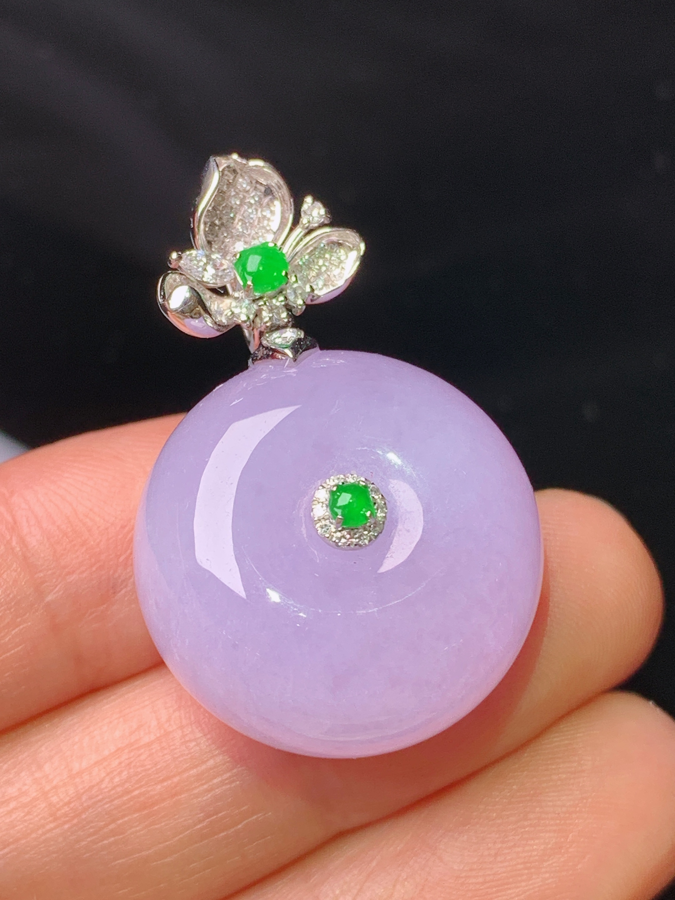 18k金钻镶嵌紫罗兰平安扣吊坠 玉质细腻 色泽艳丽清新 水润亮眼 整体尺寸34.2*22.2*13.