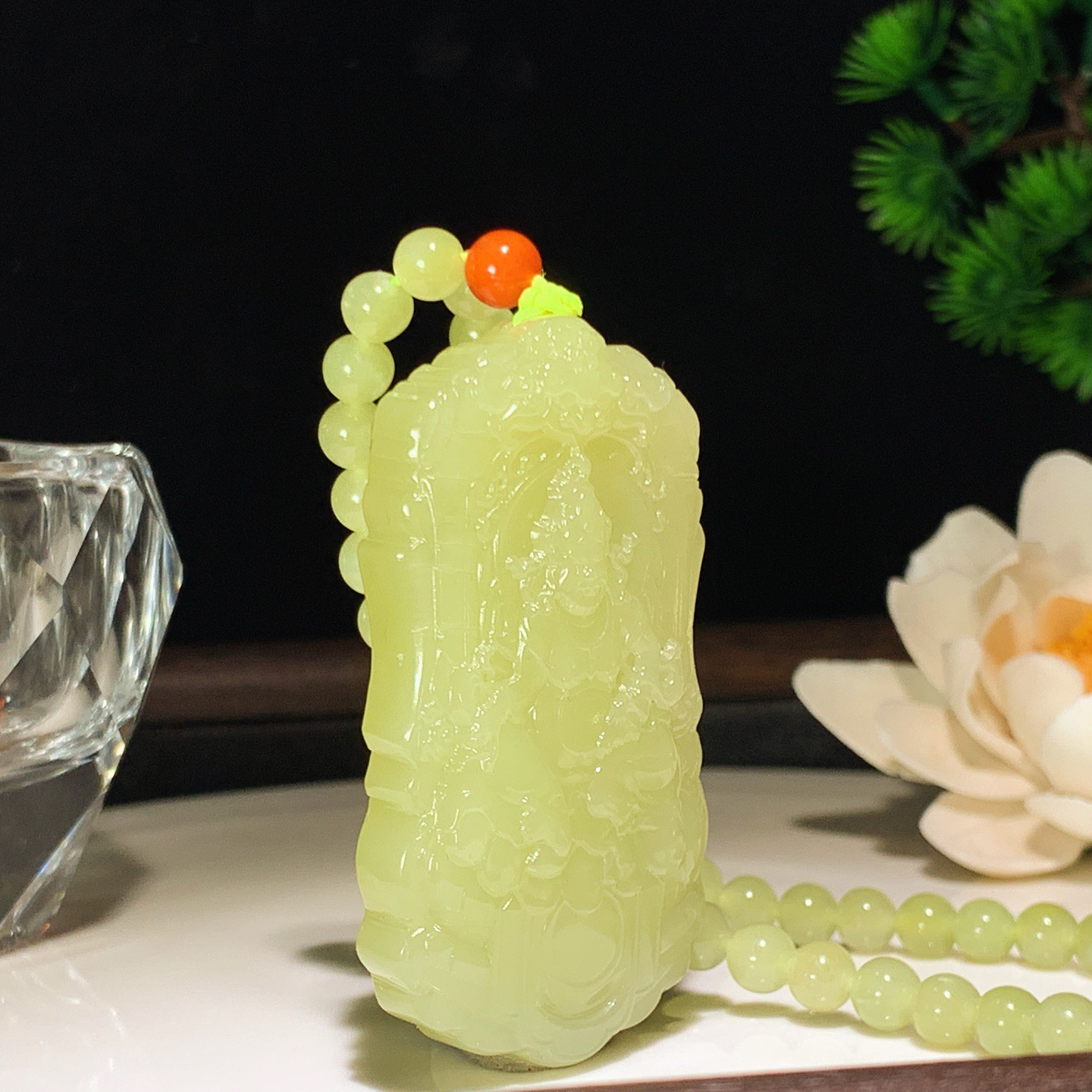 新疆和田玉若羌黄玉武财神挂件  尺寸60/32/11重75.5克 玉质细腻油润 底色纯净 脂粉好，品质好。lt260311