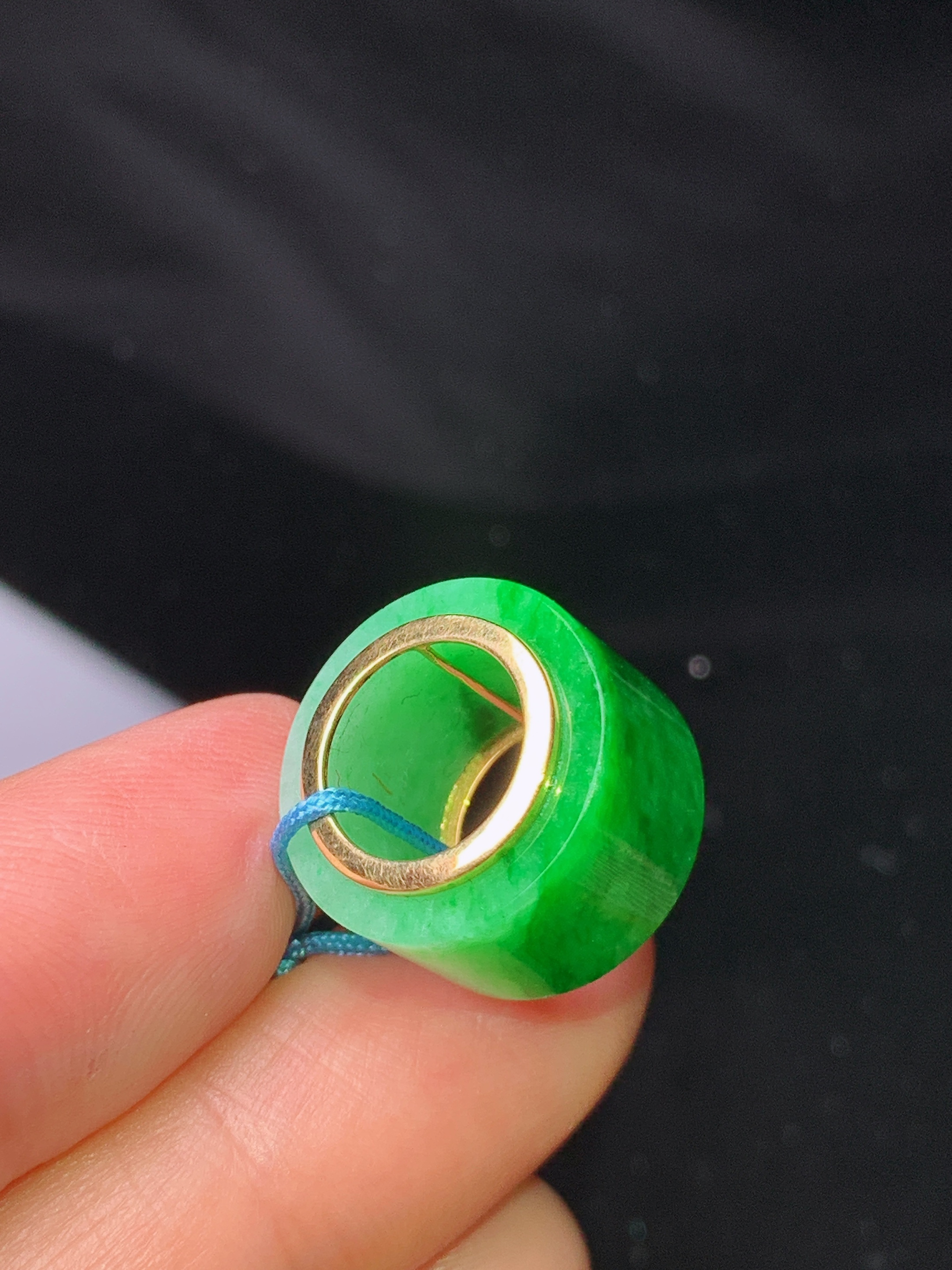 18k金镶嵌翠绿路路通吊坠 玉质细腻 色泽艳丽清新 水润亮眼 整体尺寸15*15*8.8b1