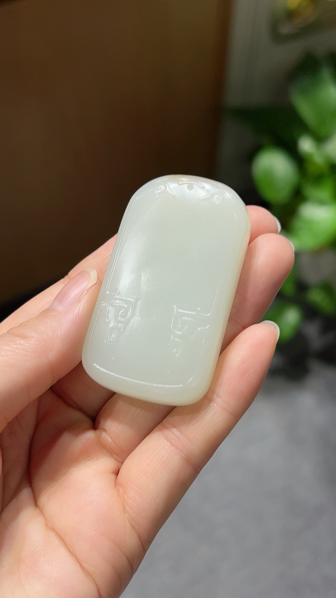 籽料｜秋梨皮｜平安牌

重56.3克 尺寸58*32*12m m