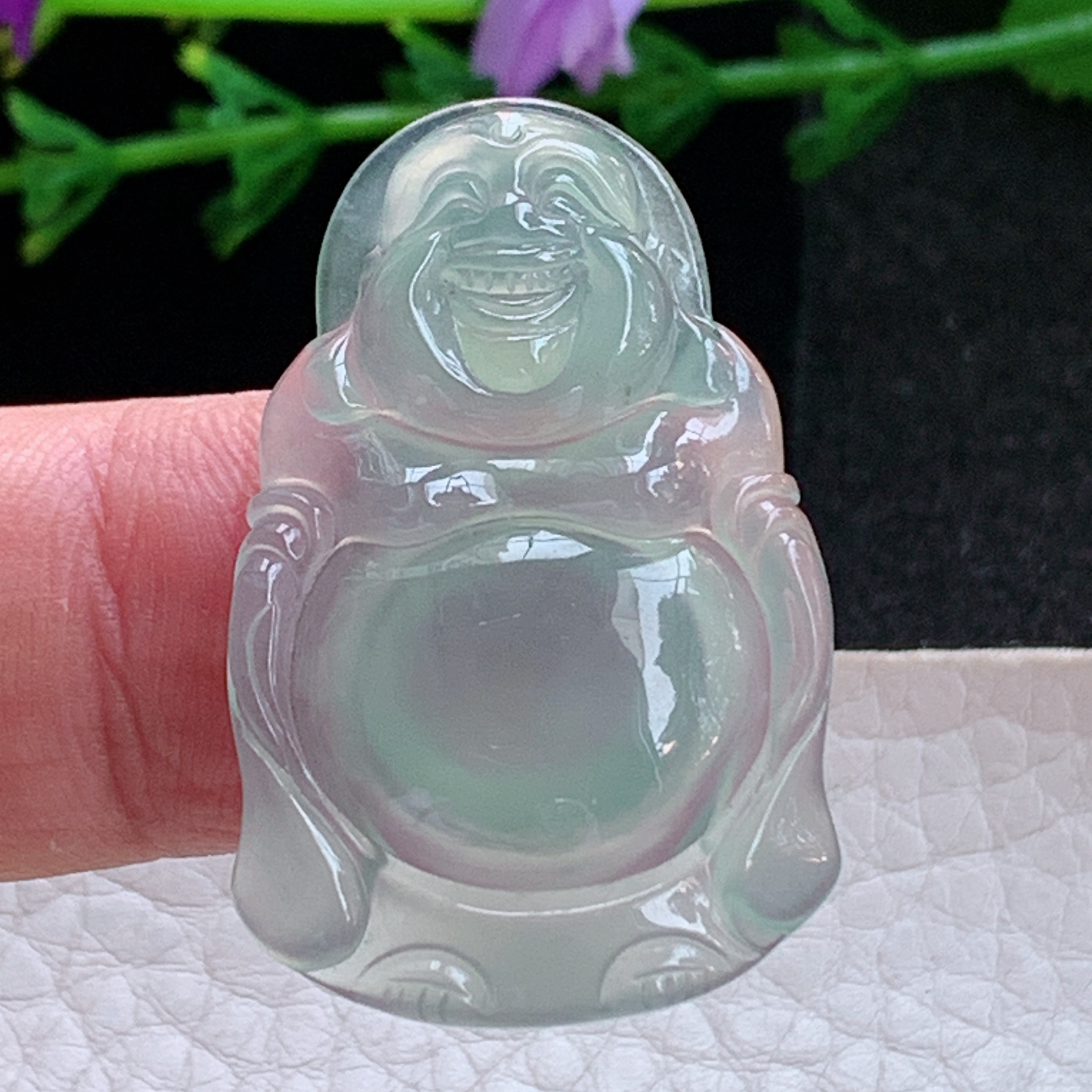 gp实拍36*22.6*5.2缅甸翡翠a货精雕冰晴站佛 逍遥佛玉吊坠 玉挂件