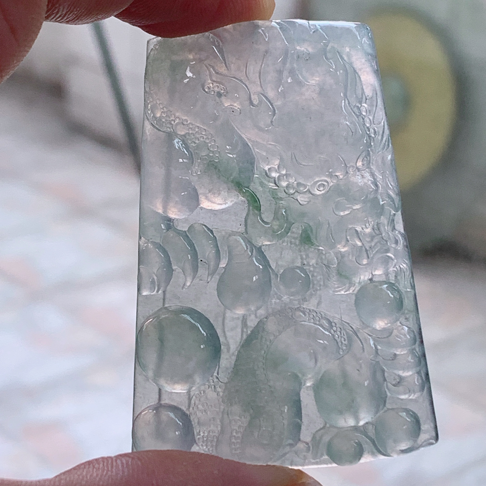 gp实拍60*41.2*5.5缅甸翡翠a货精雕冰晴霸毛龙牌 生意兴隆玉吊坠 玉挂件