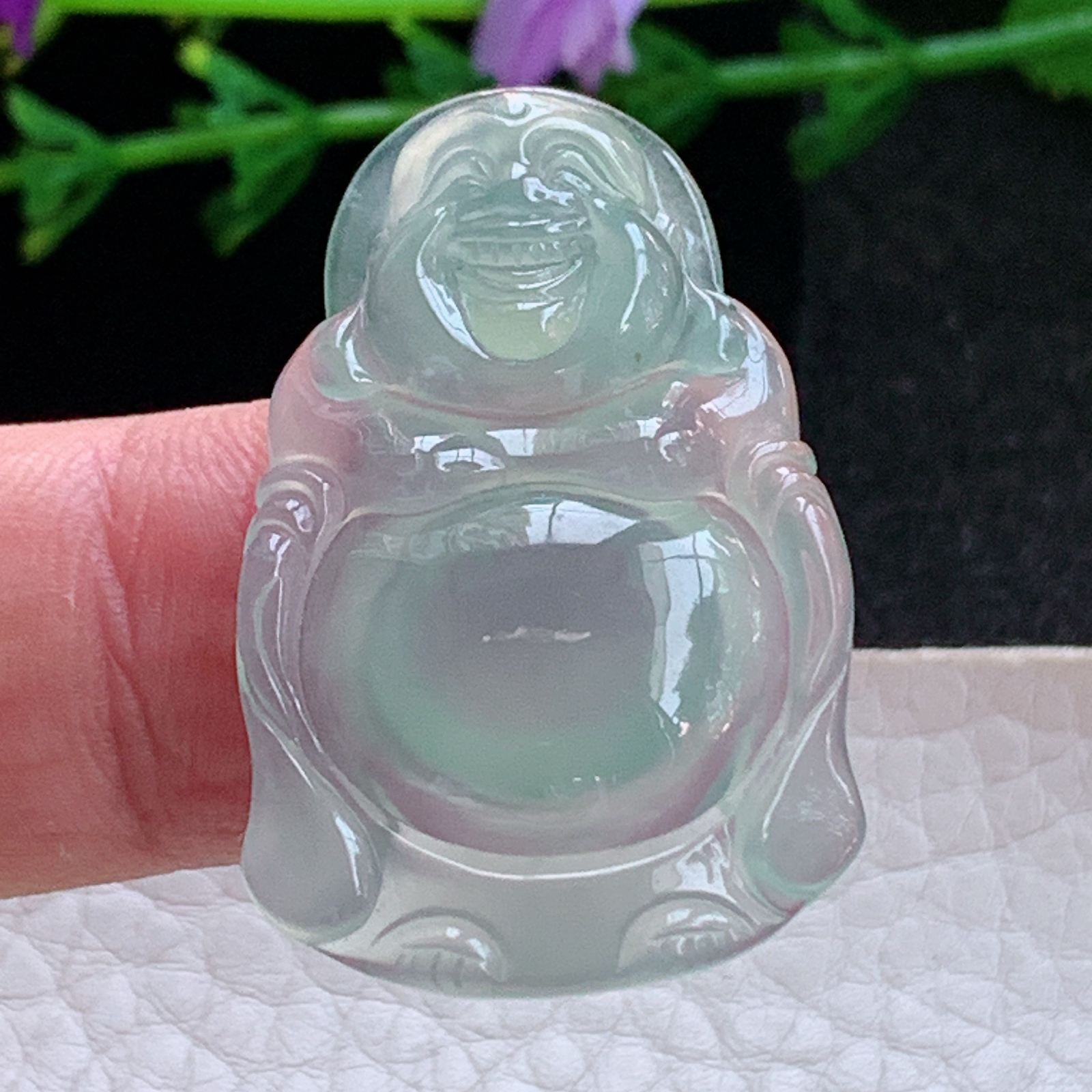 gp实拍36*22.6*5.2缅甸翡翠a货精雕冰晴站佛 逍遥佛玉吊坠 玉挂件