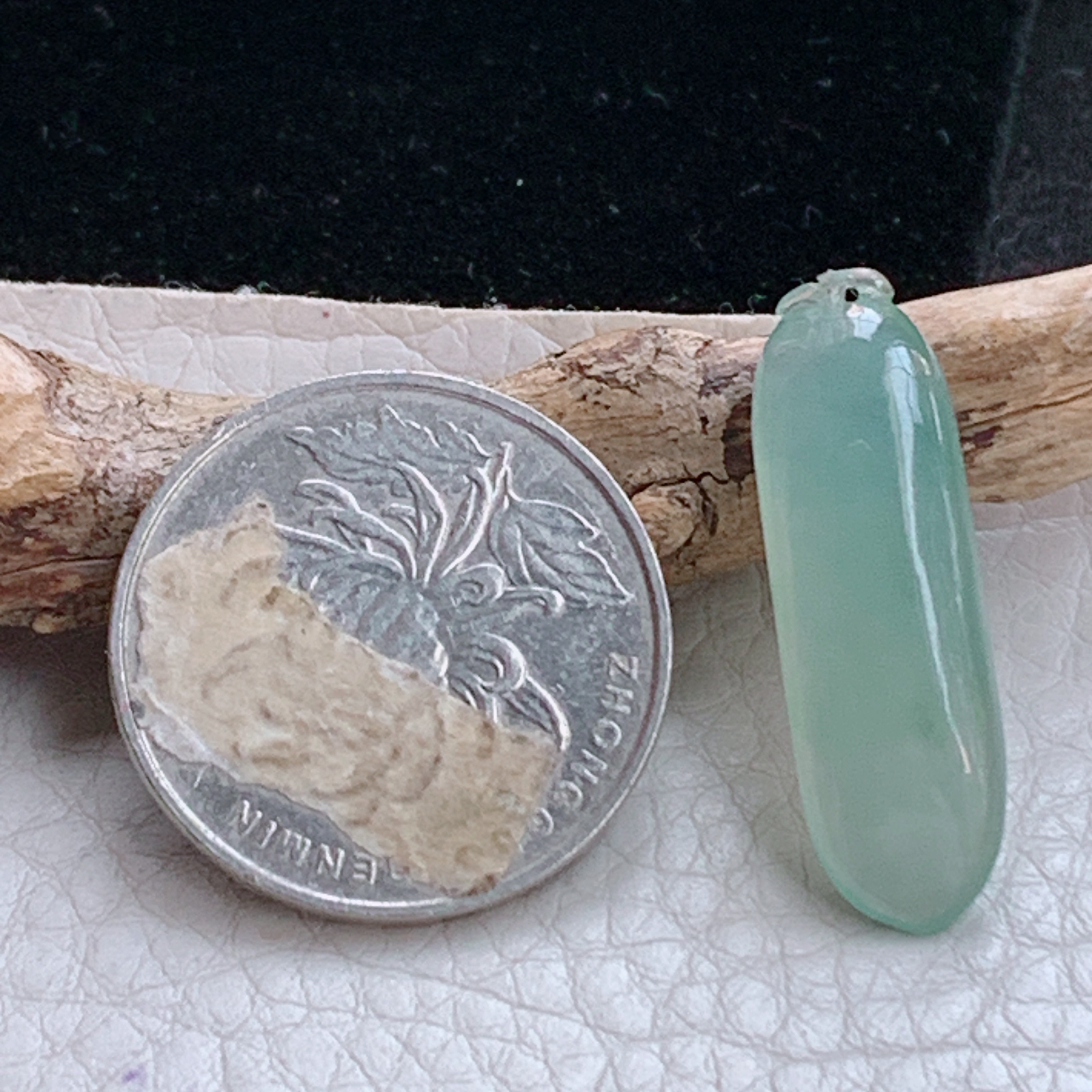 lz实拍29.6*9*6.2缅甸翡翠精雕冰晴别致饱满福瓜玉吊坠 玉挂件