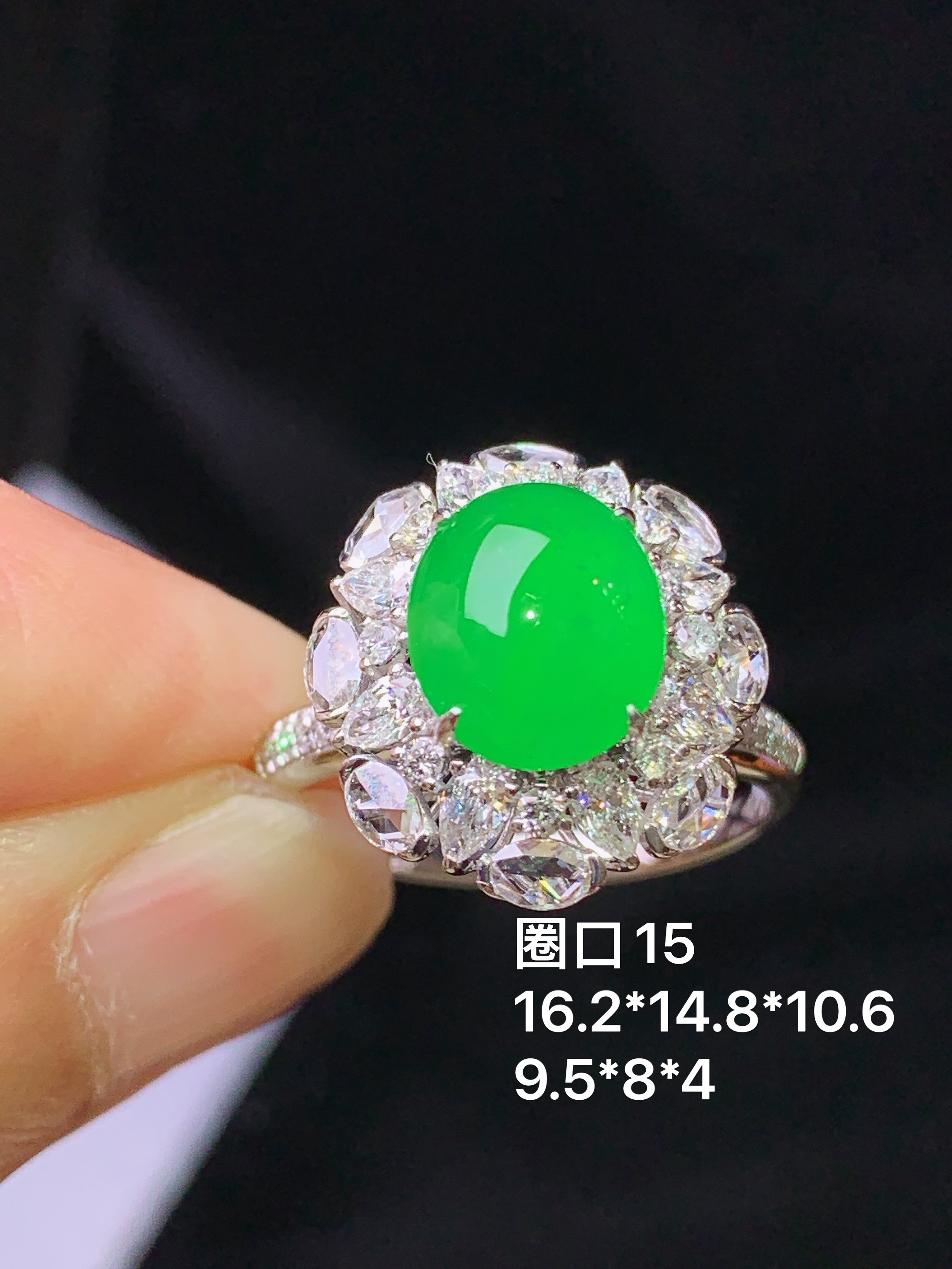 18k金钻镶嵌满绿蛋面吊坠 玉质细腻 色泽艳丽清新 水润亮眼 圈口15 整体尺寸16.2*14.8*10.6m3