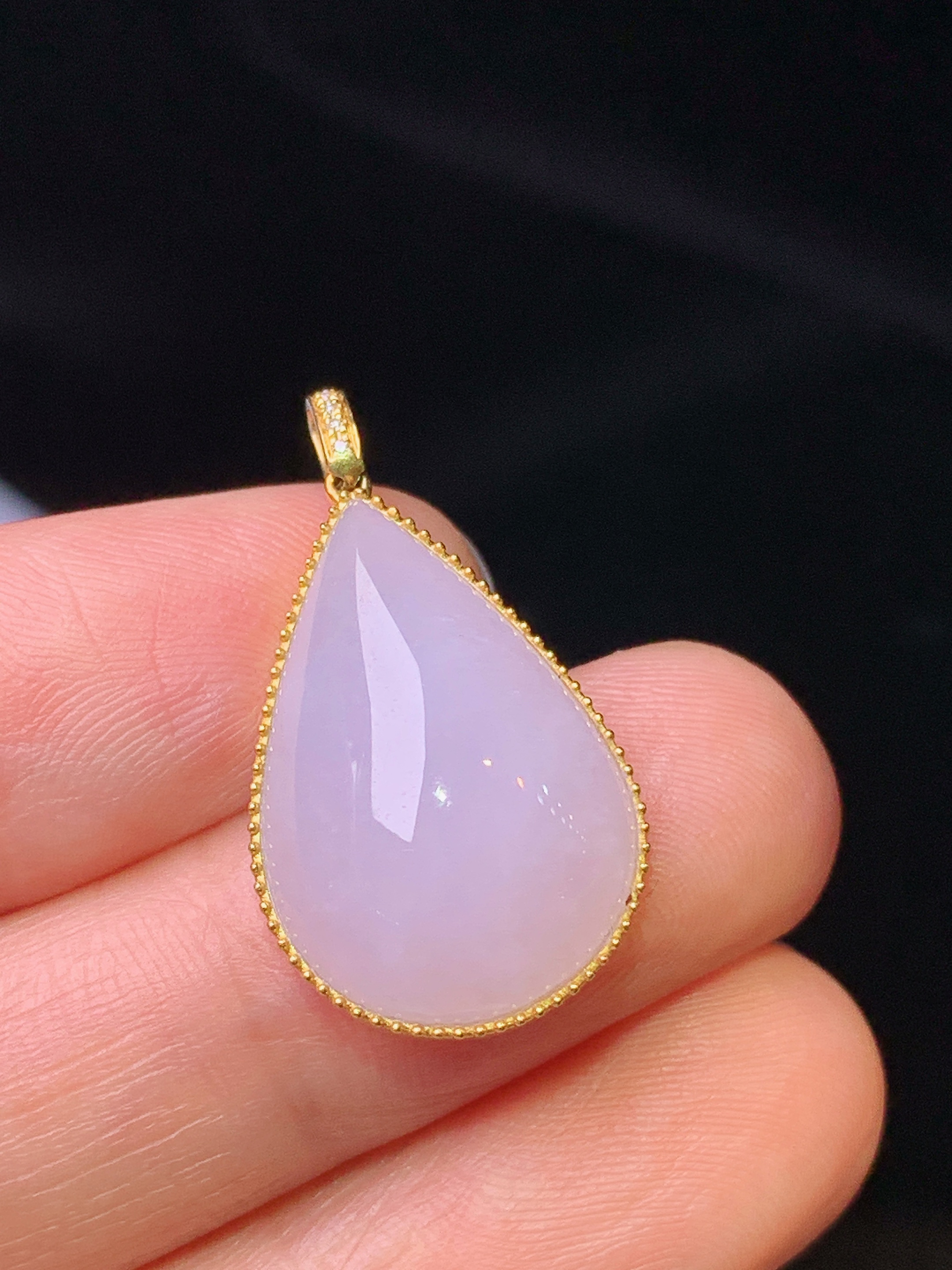 18k金镶嵌淡紫罗兰水滴吊坠 玉质细腻 色泽艳丽 整体尺寸28.2*14.3*6.6