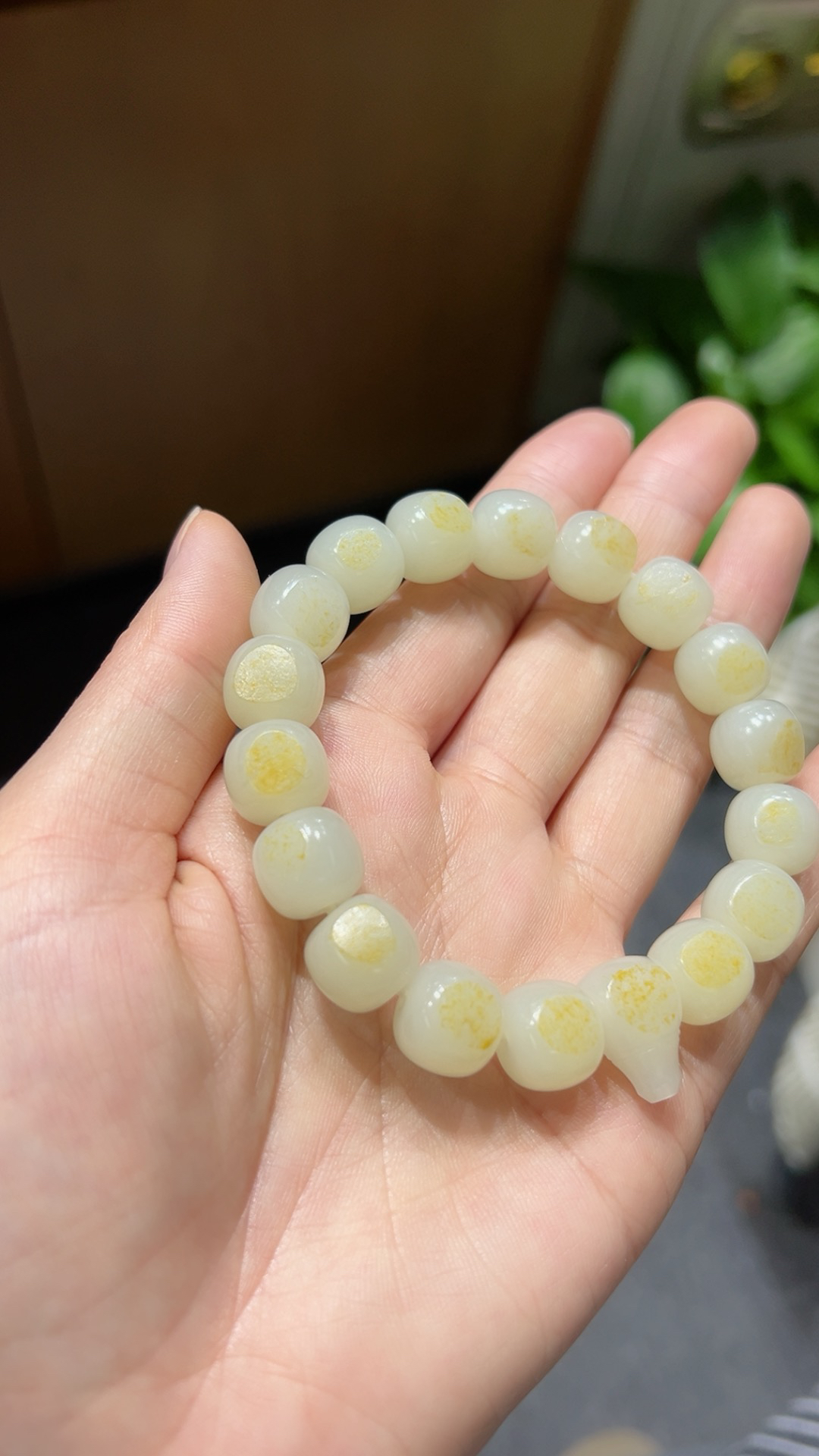 籽料｜老型珠｜手串

同料 颗颗黄皮 油性十足 值得拥有！