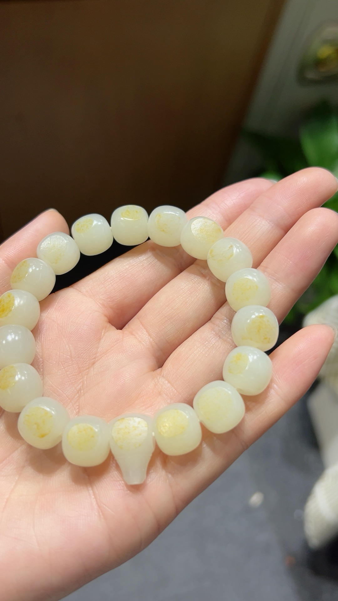 籽料｜老型珠｜手串

同料 颗颗黄皮 油性十足 值得拥有！