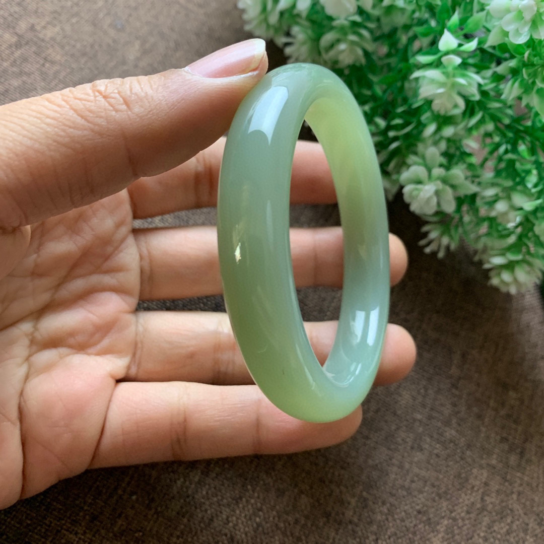 和田玉57圈口且末蓝料手镯，玉质细腻油润 底色纯净 脂粉好，品质好