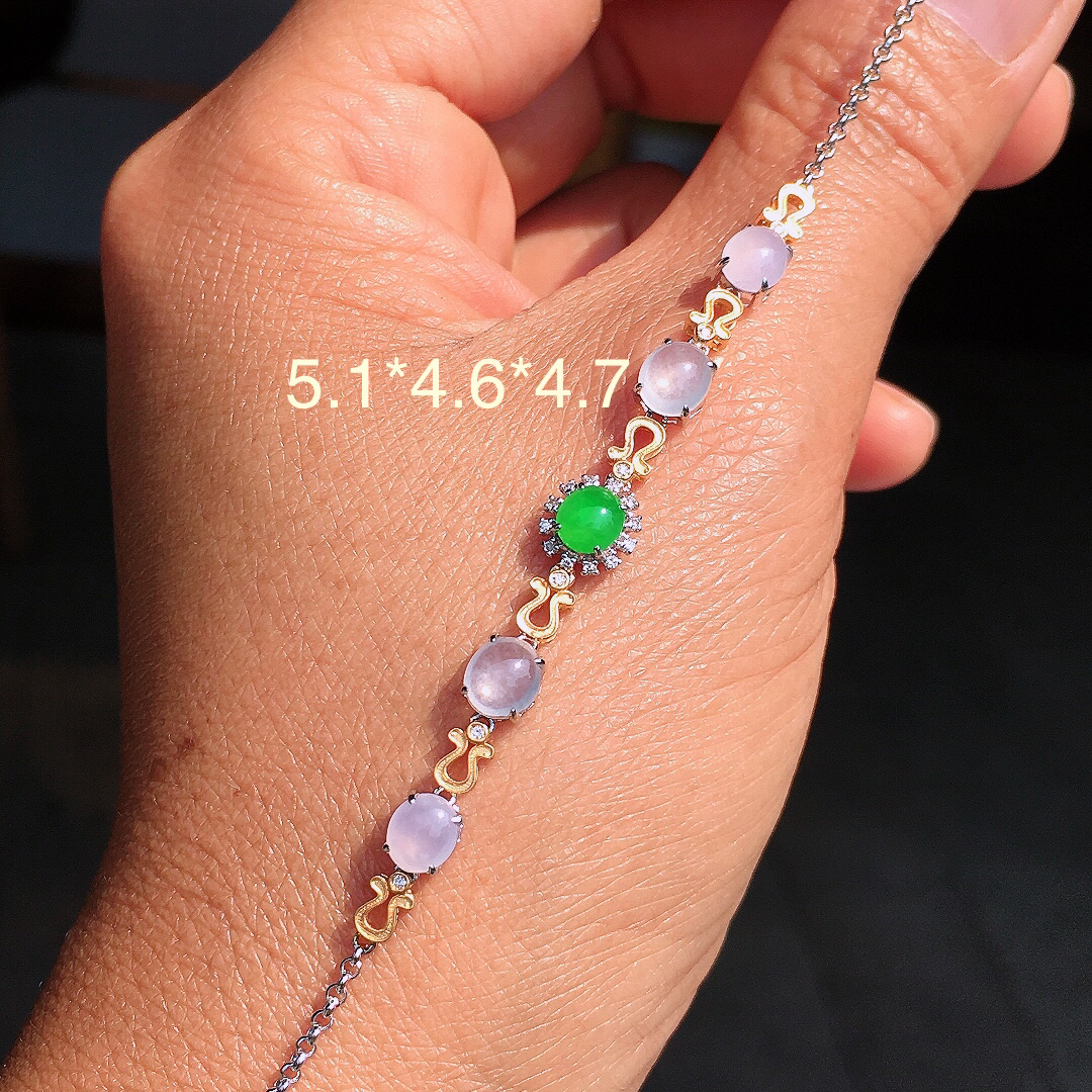 （冰+绿）二合一手链，色泽均匀艳丽，玉质细腻，荧光感超
强，饱满圆润，尽显优雅气质，18k
金豪华镶嵌