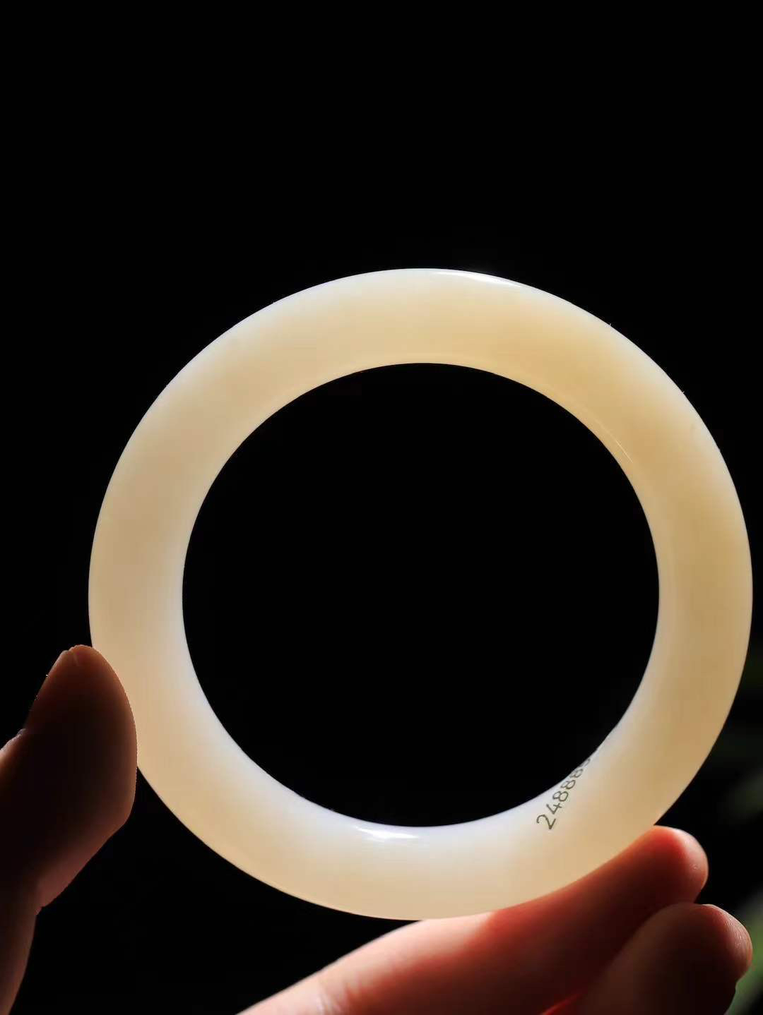 【粉黛.手镯】

精品️和田玉藕粉圆条手镯
仙女藕粉手镯
馥郁芬芳 油糯饱满
气质温婉尔雅 甜甜的藕粉色
质地如膏似脂 少女感十足
精工打磨 手感上佳
尺寸57.5-11.3-11.2mm 重66.5克 fDA-63102544