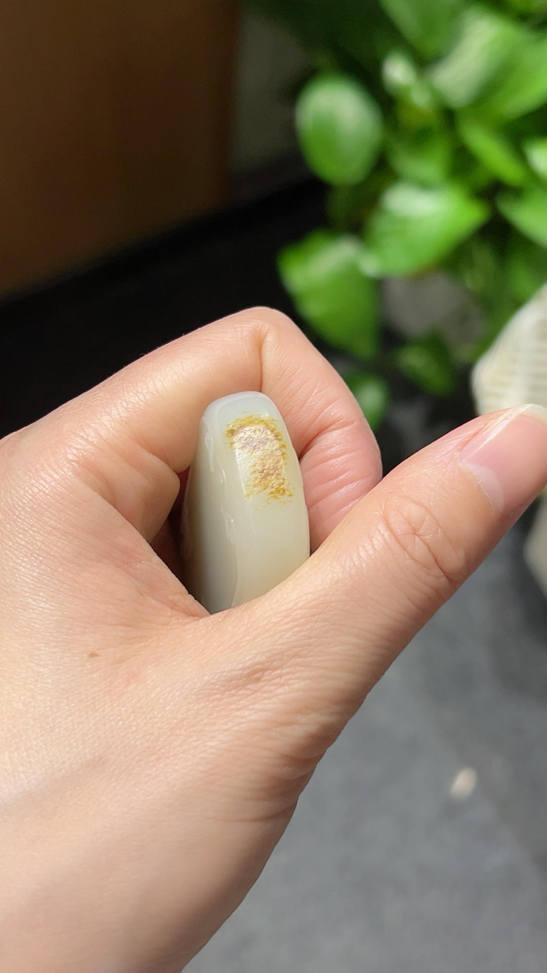 籽料｜秋梨皮｜平安牌

重56.3克 尺寸58*32*12m m