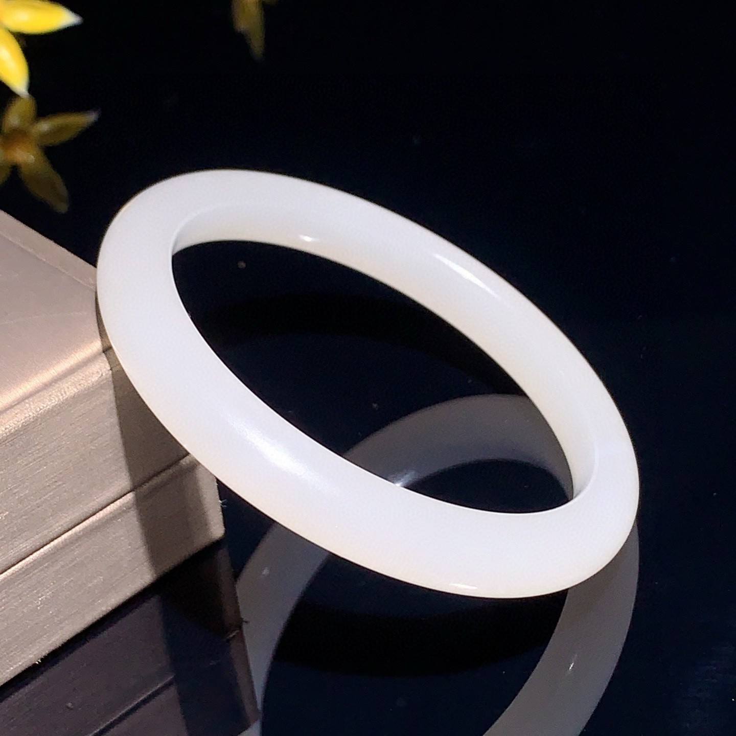 和田玉60圈口羊脂白玉手镯！玉质细腻油润 底色纯净 脂粉好，品质高