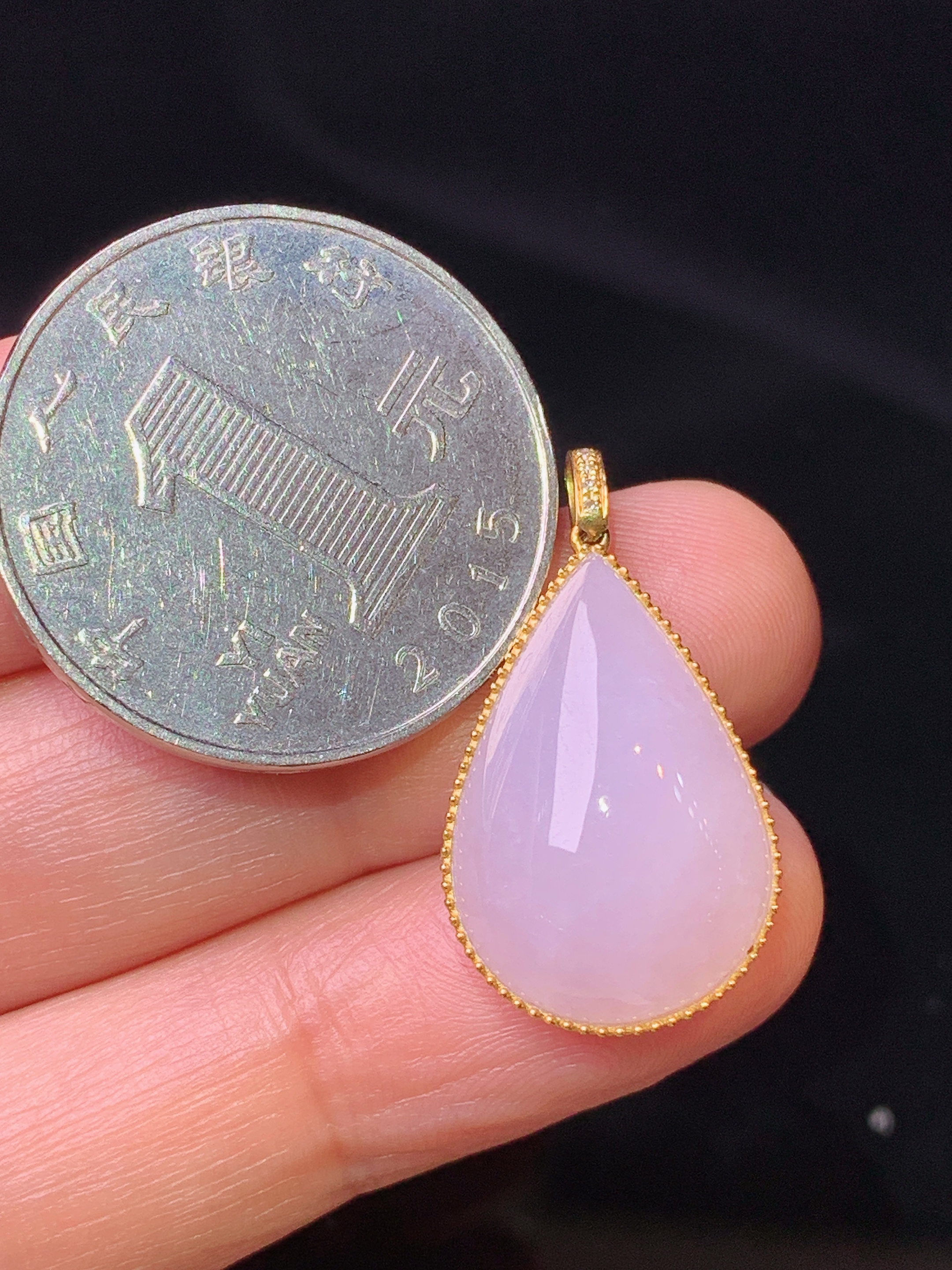 18k金镶嵌淡紫罗兰水滴吊坠 玉质细腻 色泽艳丽 整体尺寸28.2*14.3*6.6