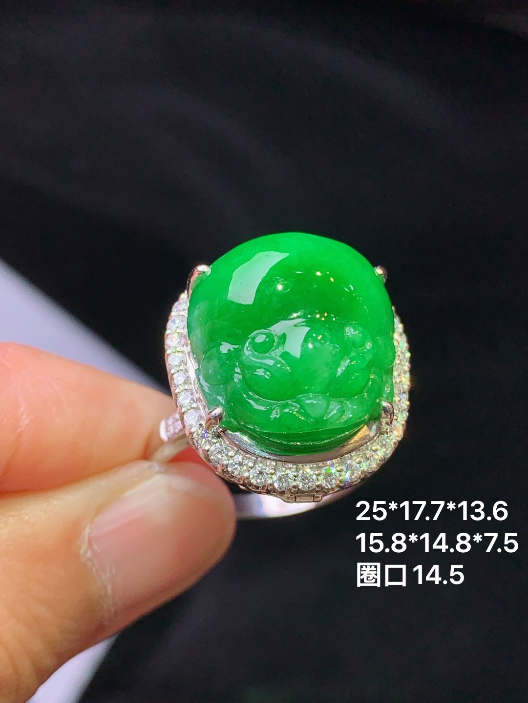 18k金钻镶嵌满绿貔貅戒指 玉质细腻 色泽艳丽清新 水润亮眼 圈口14.5 整体尺寸25*17.7*13.6b1