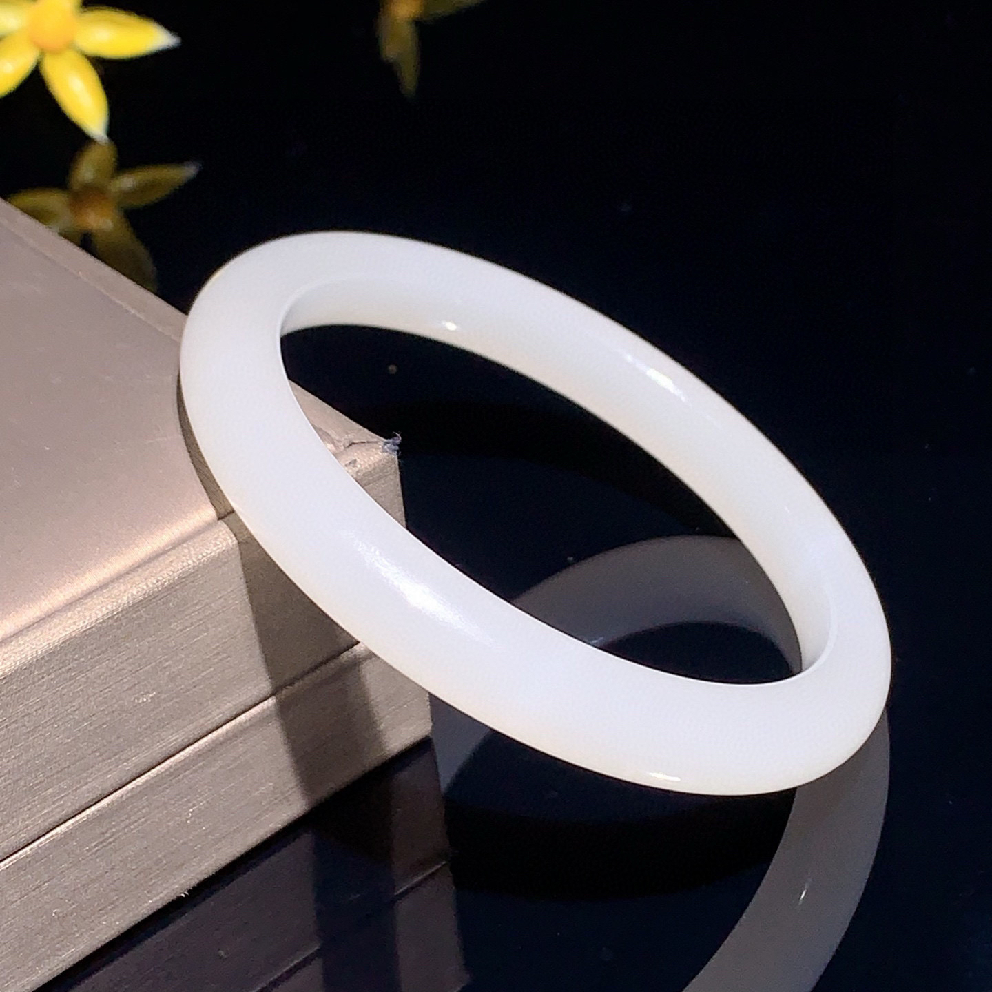 和田玉60圈口羊脂白玉手镯！玉质细腻油润 底色纯净 脂粉好，品质高