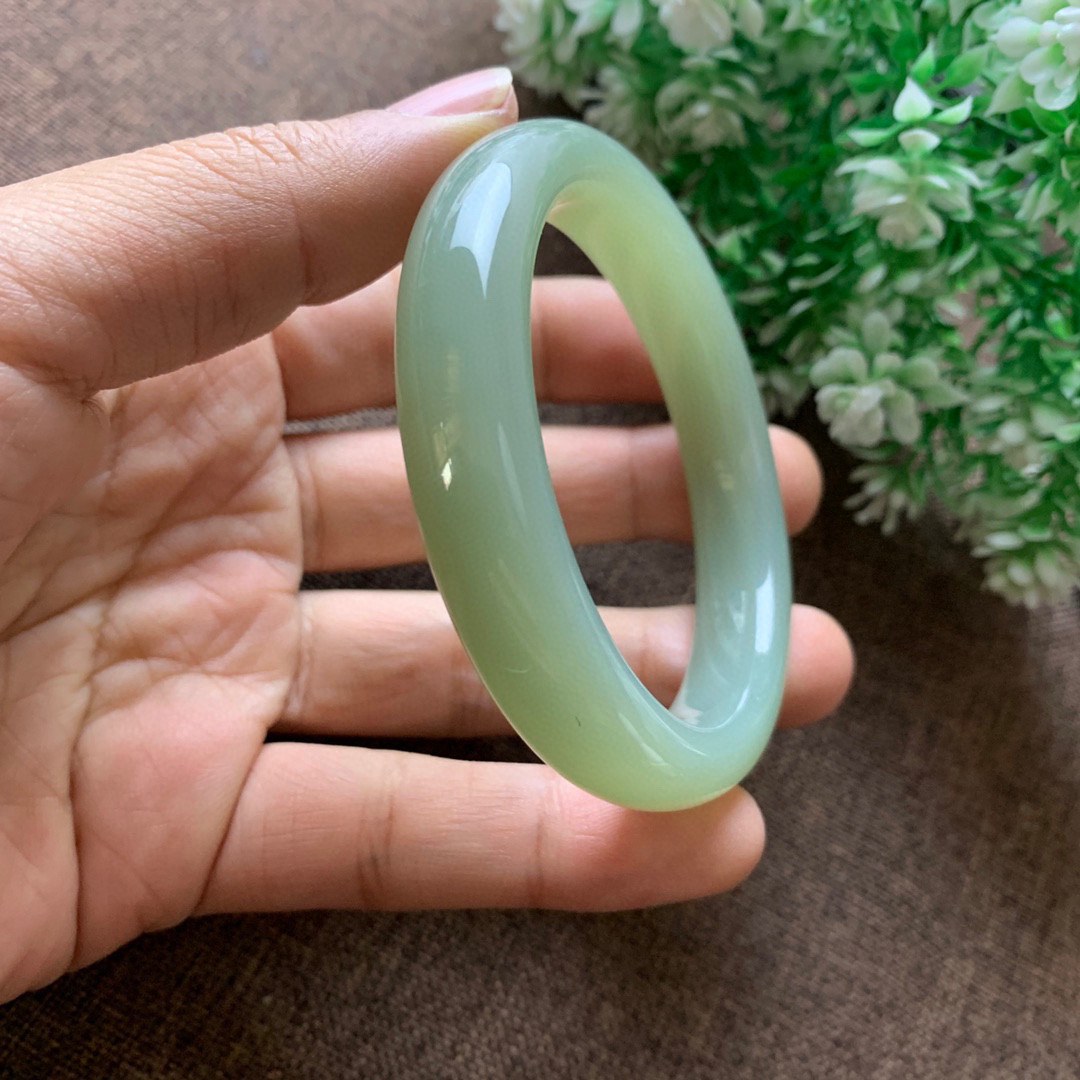 和田玉57圈口且末蓝料手镯，玉质细腻油润 底色纯净 脂粉好，品质好