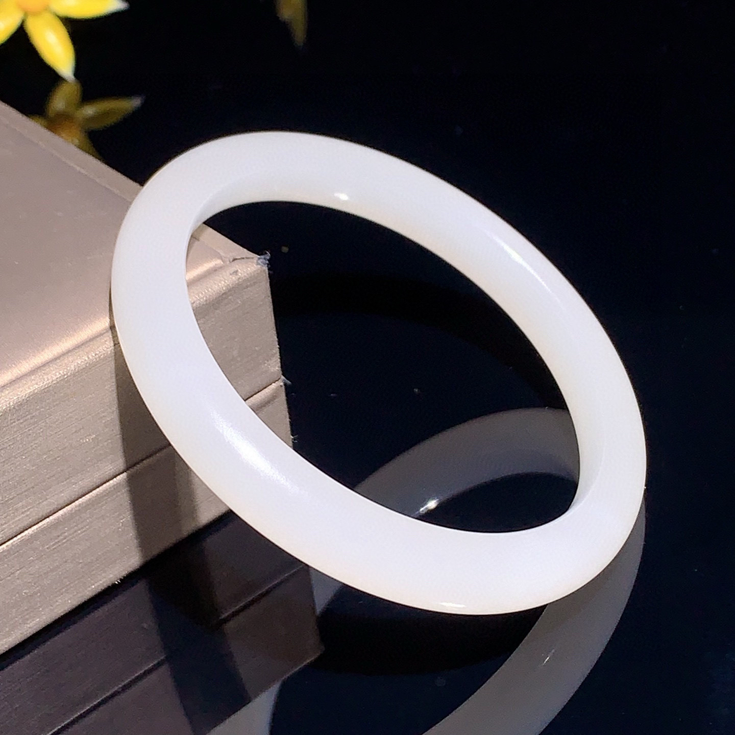 和田玉60圈口羊脂白玉手镯！玉质细腻油润 底色纯净 脂粉好，品质高