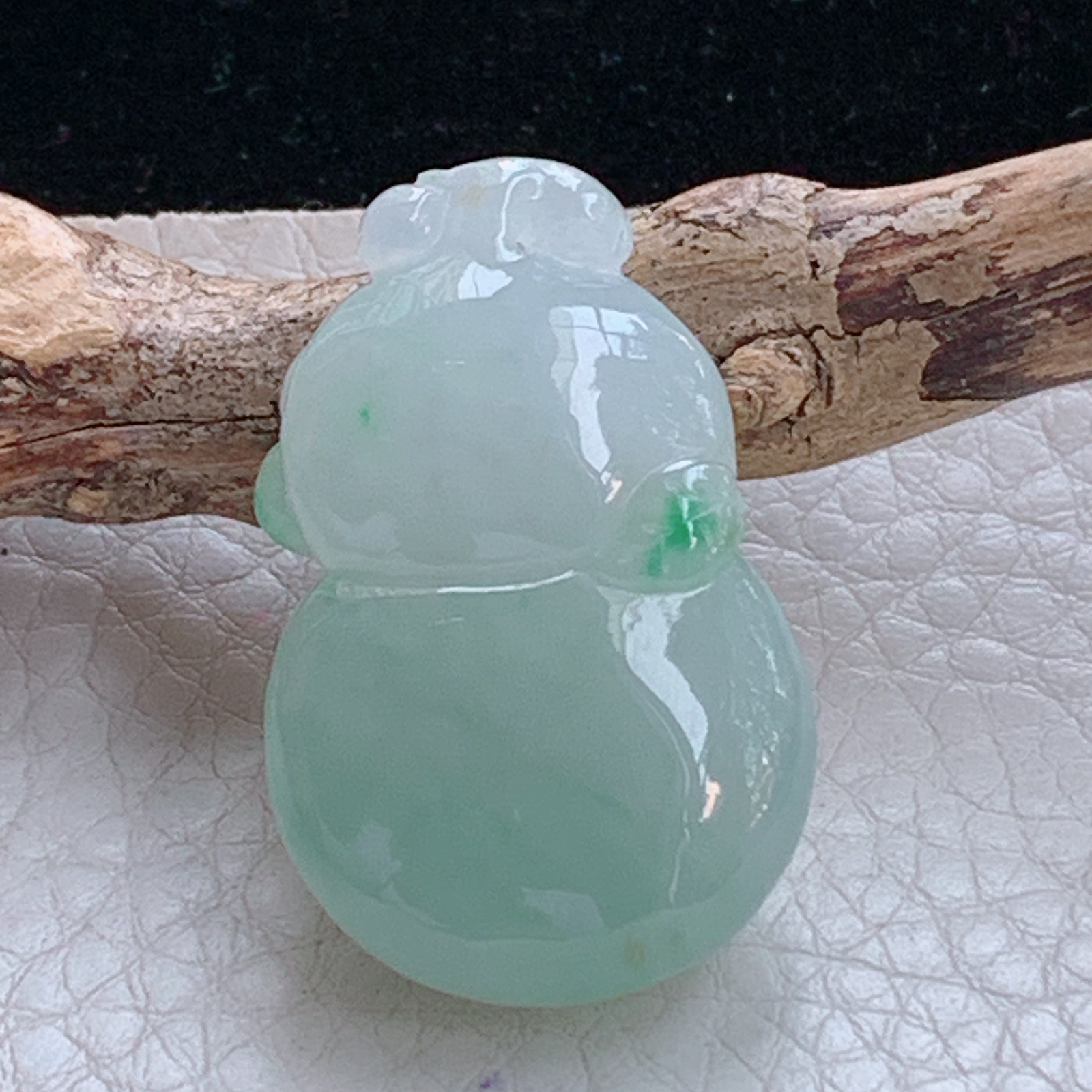 lz实拍33.3*21.3*12缅甸翡翠精雕清新别致饱满福瓜玉吊坠 玉挂件