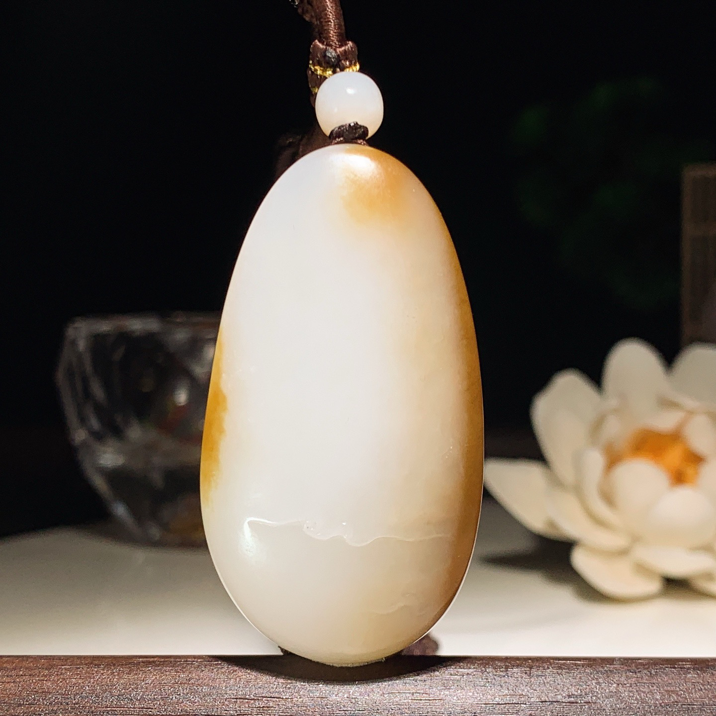 新疆和田玉白且末糖观音挂件！尺寸53/29/14重35.6克。玉质细腻油润。手推出油。佩戴高端典雅。lt260310