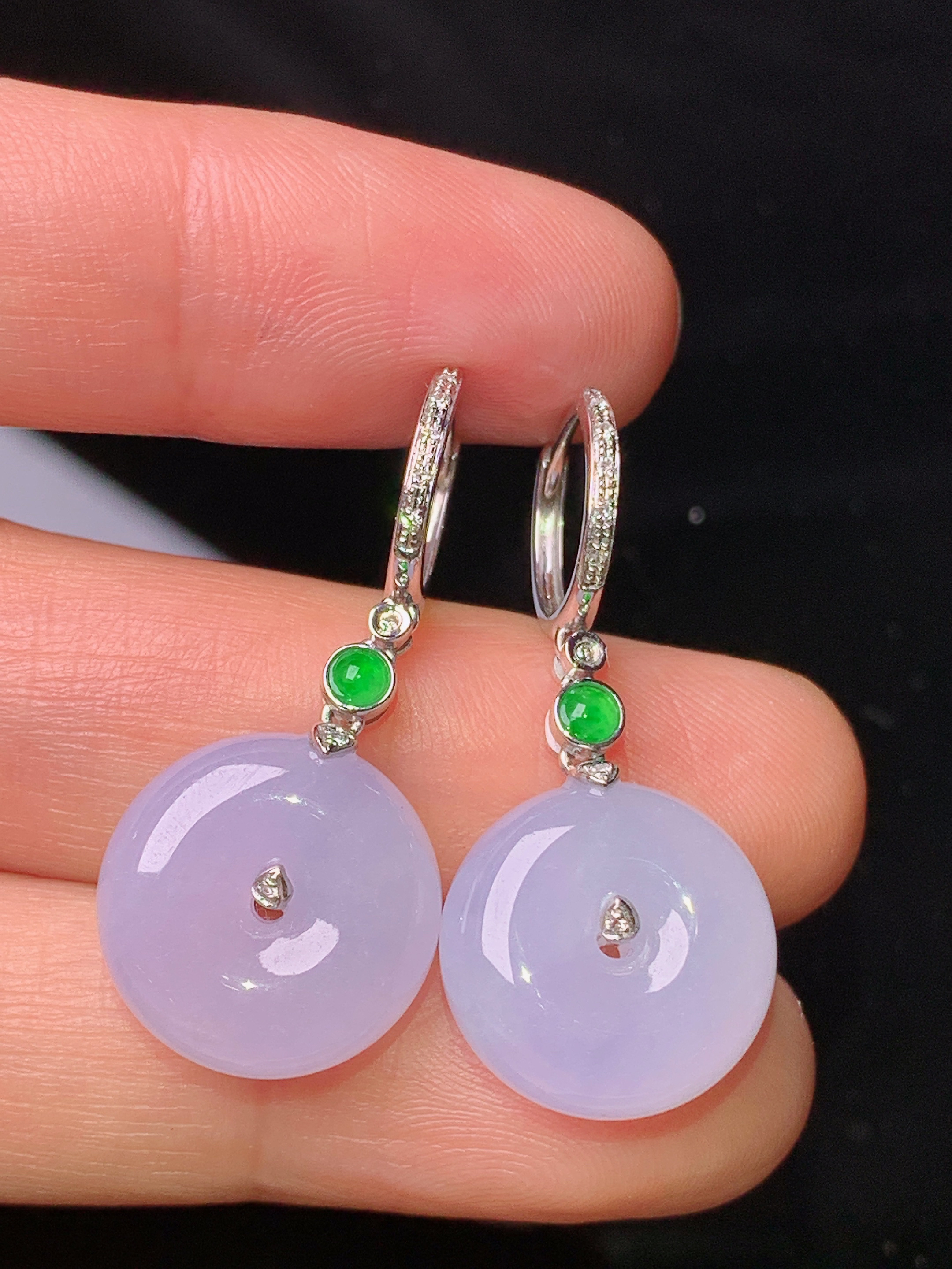 18k金钻镶嵌淡紫罗兰平安扣吊坠 玉质细腻 色泽艳丽清新 水润亮眼 整体尺寸31.3*14.2*7b1