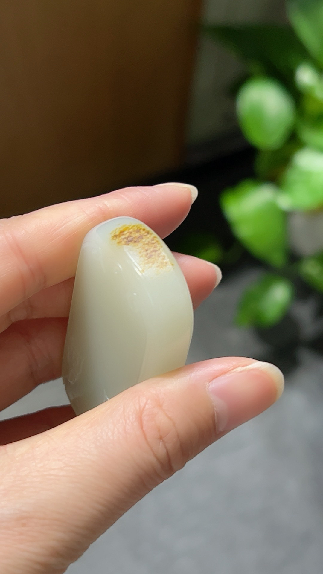 籽料｜秋梨皮｜平安牌

重56.3克 尺寸58*32*12m m