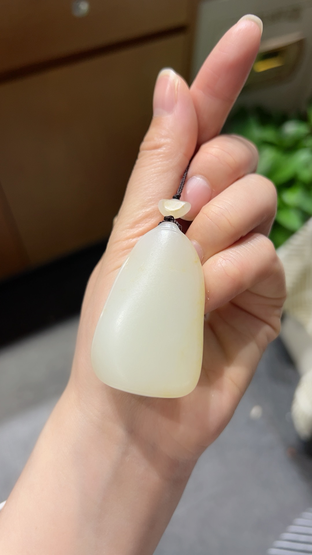 籽料｜满皮｜平安无事牌

重30.4克 尺寸51*32*11m m