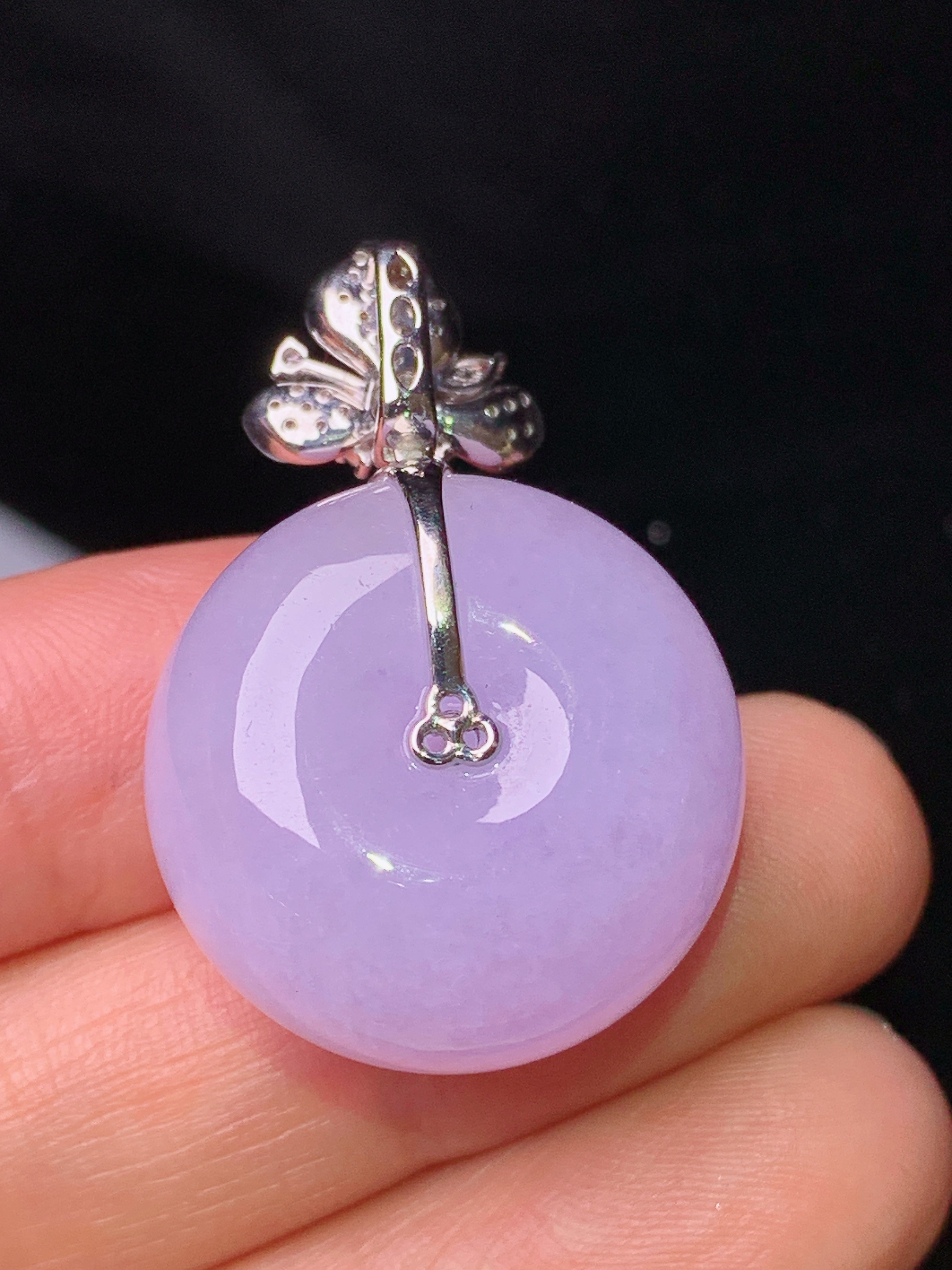 18k金钻镶嵌紫罗兰平安扣吊坠 玉质细腻 色泽艳丽清新 水润亮眼 整体尺寸34.2*22.2*13.2b1