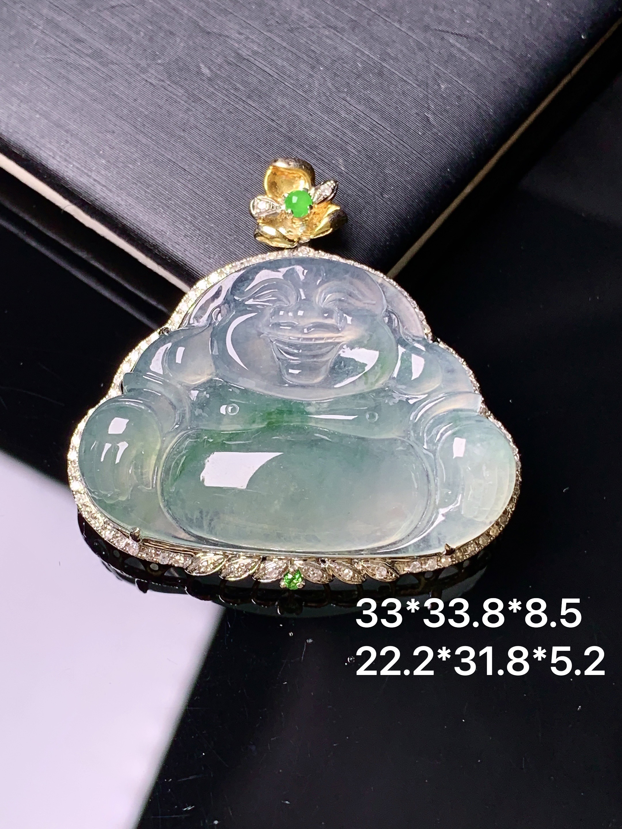 18k金钻镶嵌冰种飘绿佛公吊坠 玉质细腻 色泽艳丽 整体尺寸33*33.8*8.5yz