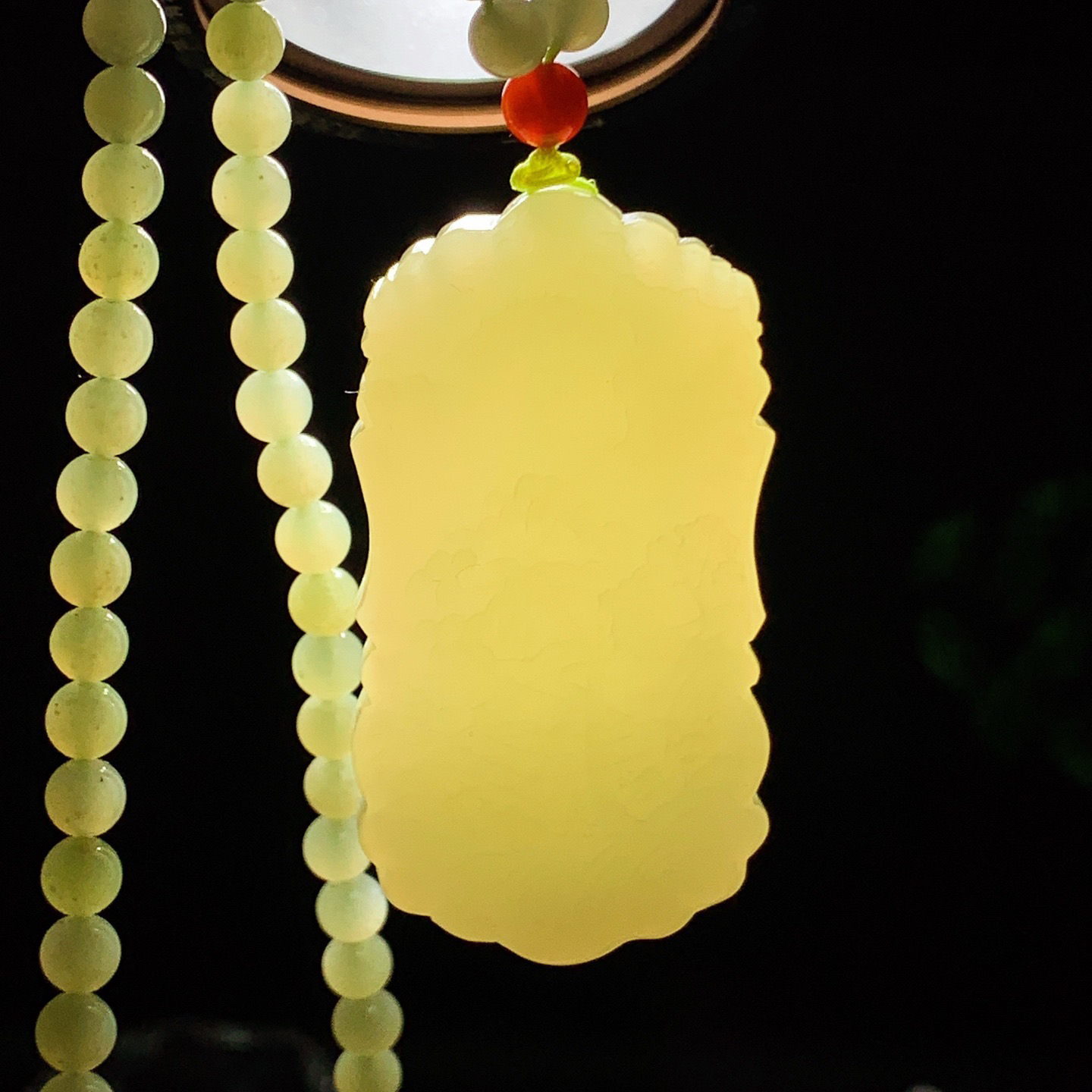 新疆和田玉若羌黄玉武财神挂件  尺寸60/32/11重75.5克 玉质细腻油润 底色纯净 脂粉好，品质好。lt260311