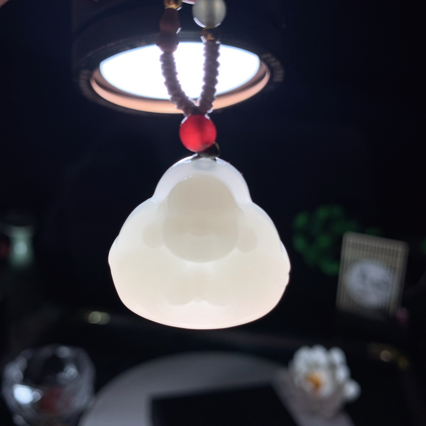 新疆和田玉佛引福来挂件。尺寸26/28/12重15.5克。玉质细腻油润。手推出油。佩戴高端典雅。lt260310