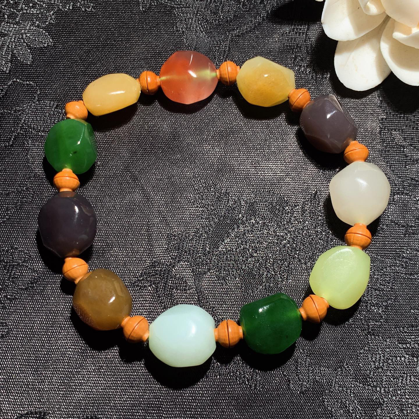 新疆和田玉且末糖随形多宝手串！单颗尺寸12/9！玉质细腻油润。手推出油。佩戴高端典雅。lt260313