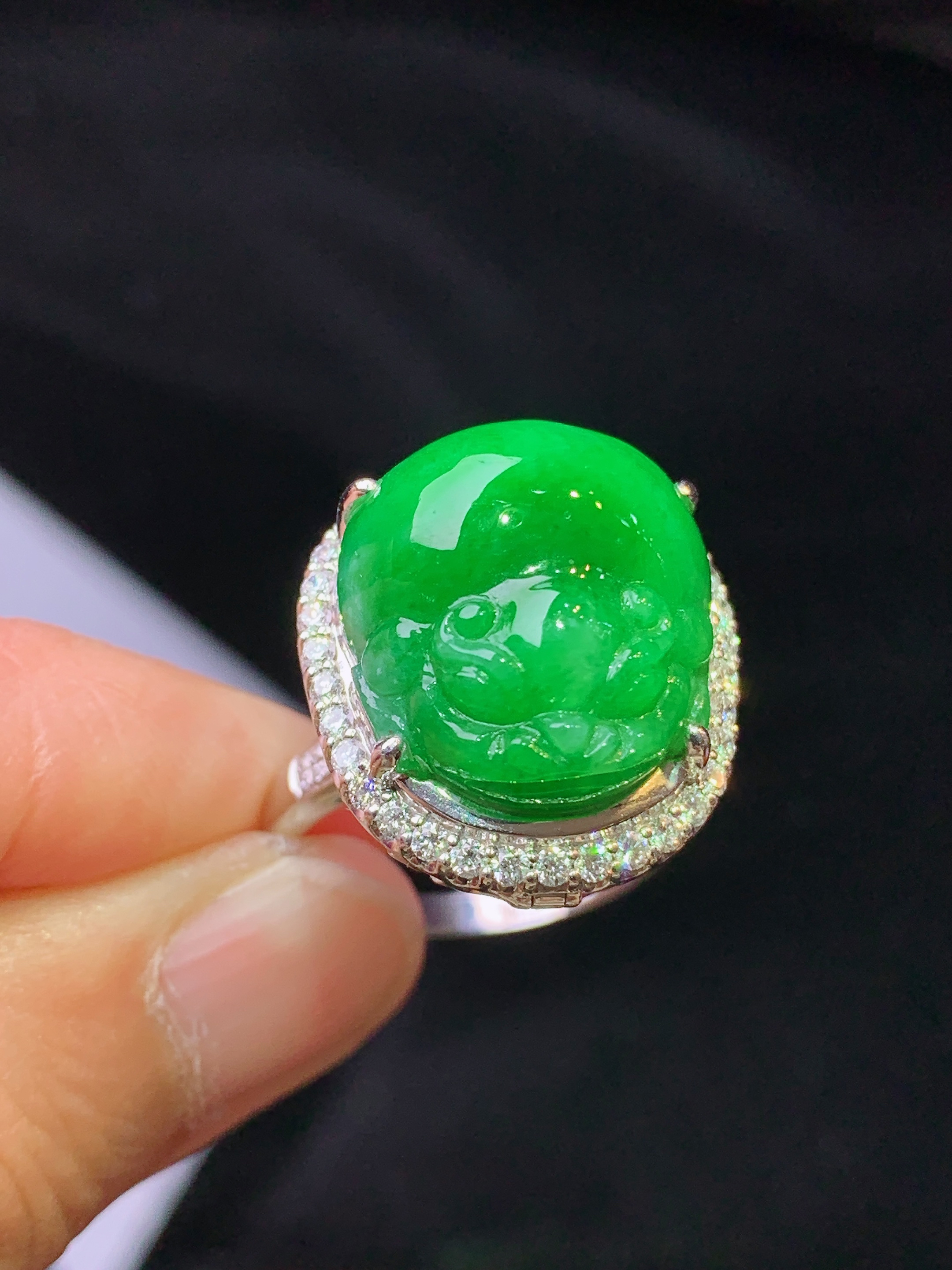 18k金钻镶嵌满绿貔貅戒指 玉质细腻 色泽艳丽清新 水润亮眼 圈口14.5 整体尺寸25*17.7*13.6b1