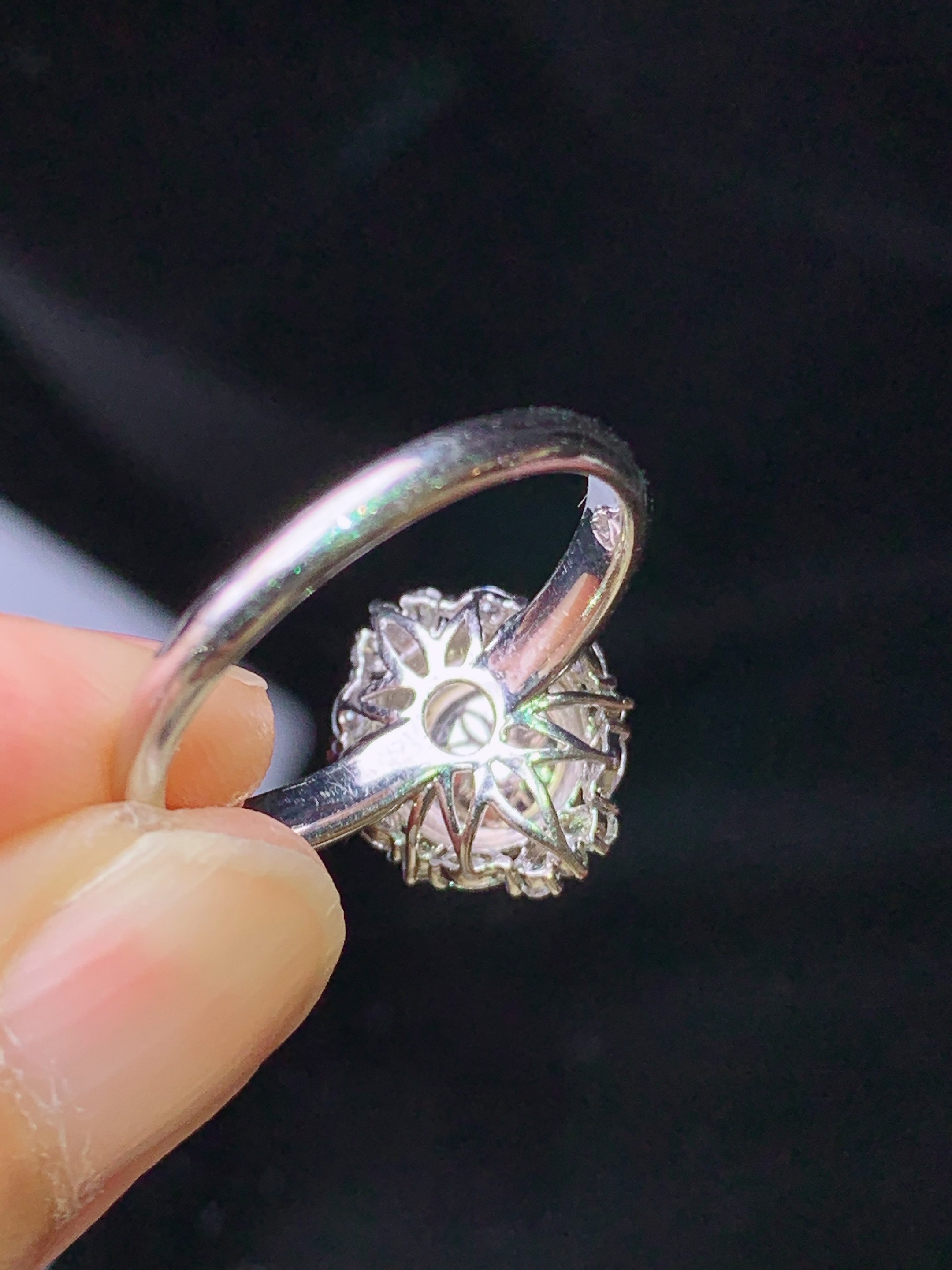 18k金钻镶嵌满绿蛋面戒指 玉质细腻 色泽艳丽清新 水润亮眼 圈口14.5 整体尺寸13.2*10.6*8.7m3