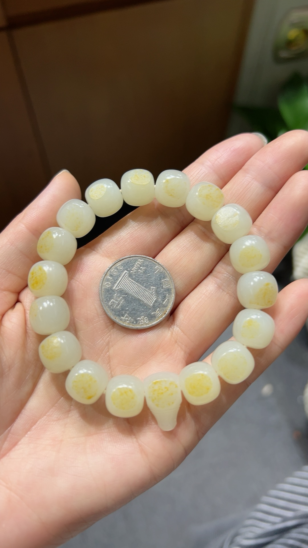 籽料｜老型珠｜手串

同料 颗颗黄皮 油性十足 值得拥有！