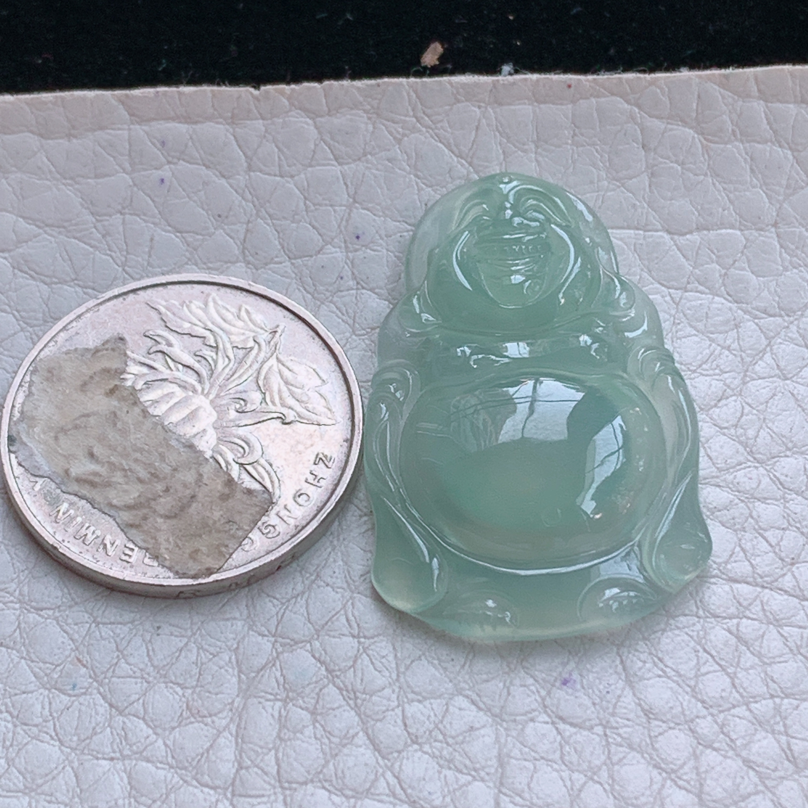 gp实拍36*22.6*5.2缅甸翡翠a货精雕冰晴站佛 逍遥佛玉吊坠 玉挂件