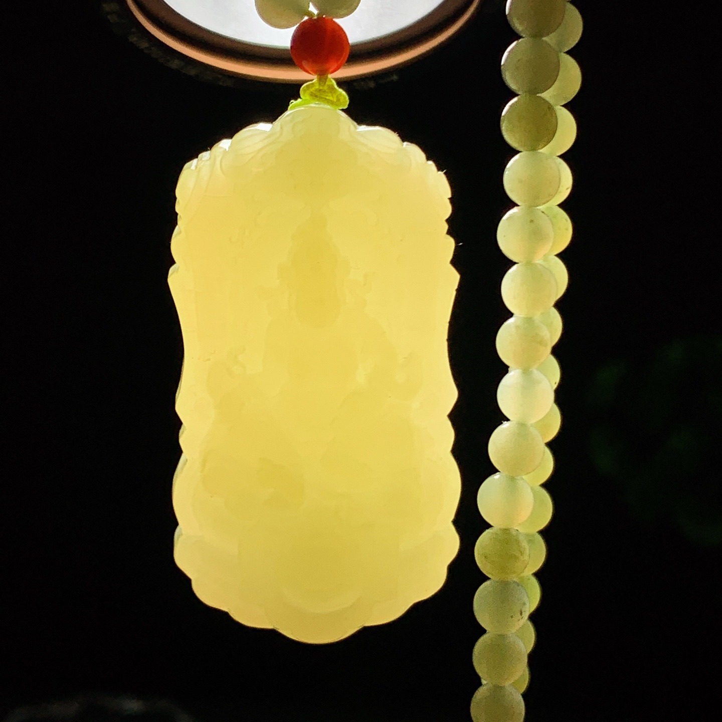 新疆和田玉若羌黄玉武财神挂件  尺寸60/32/11重75.5克 玉质细腻油润 底色纯净 脂粉好，品质好。lt260311