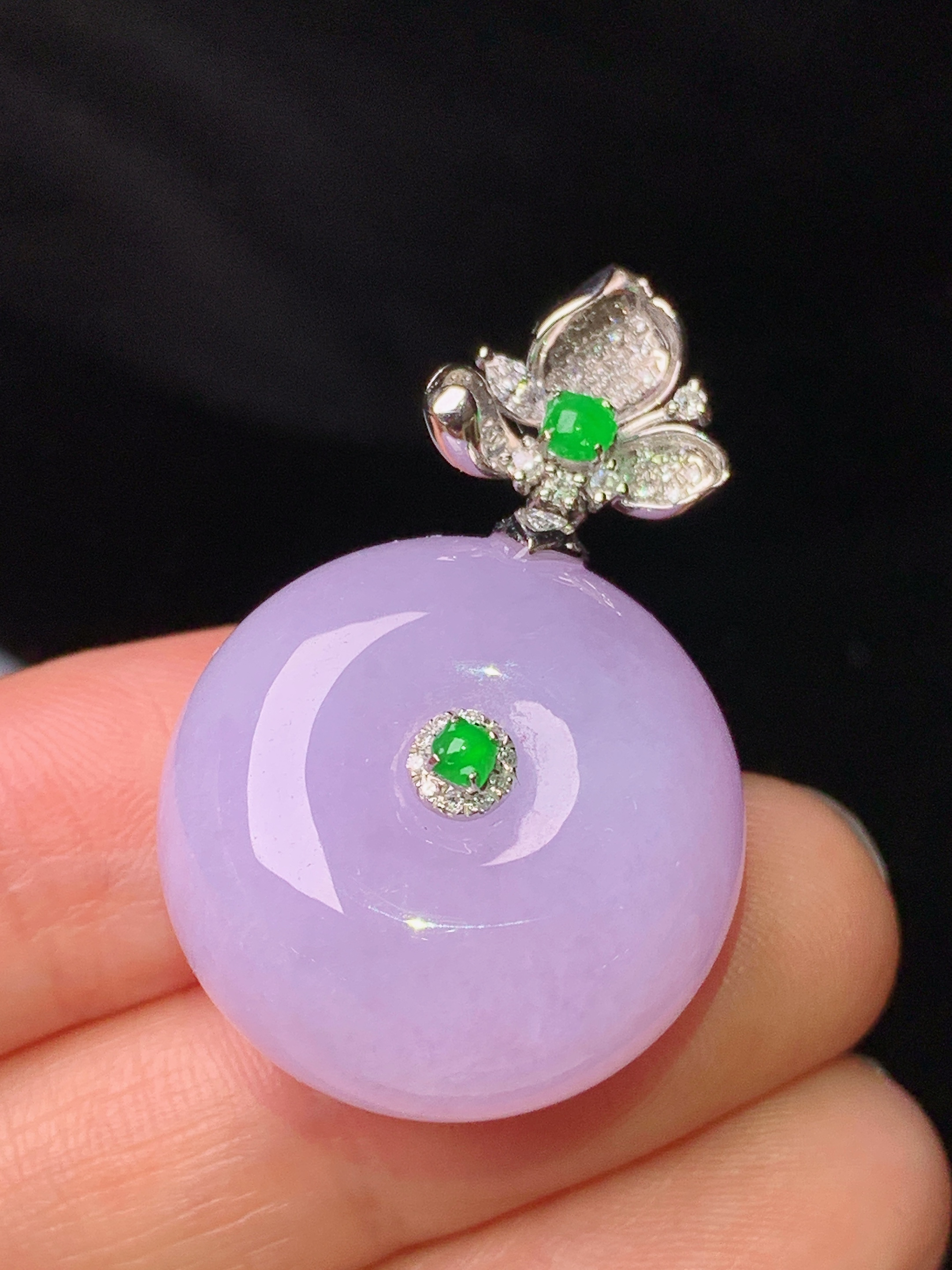 18k金钻镶嵌紫罗兰平安扣吊坠 玉质细腻 色泽艳丽清新 水润亮眼 整体尺寸34.2*22.2*13.2b1